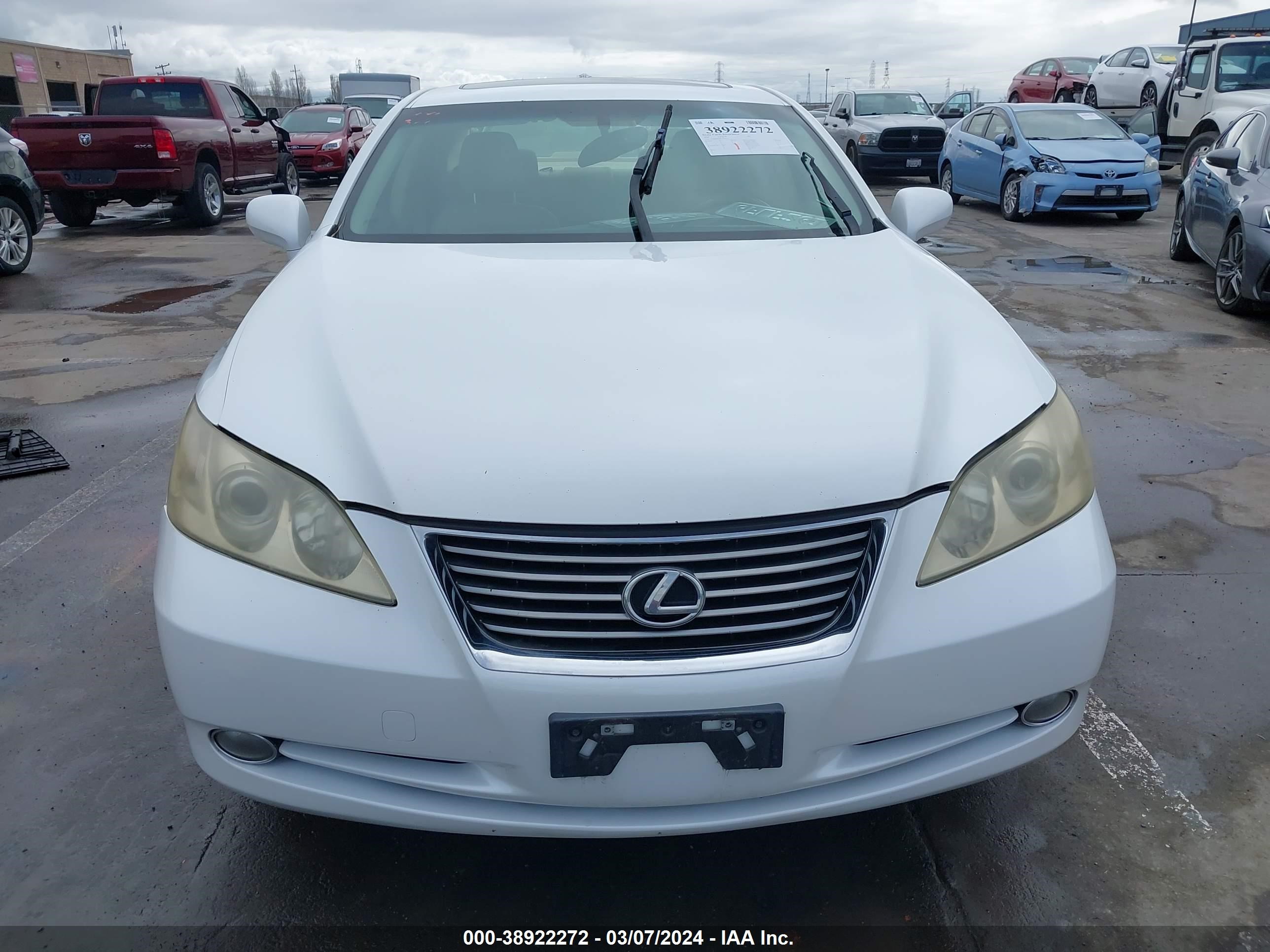 Photo 11 VIN: JTHBJ46G682258913 - LEXUS ES 