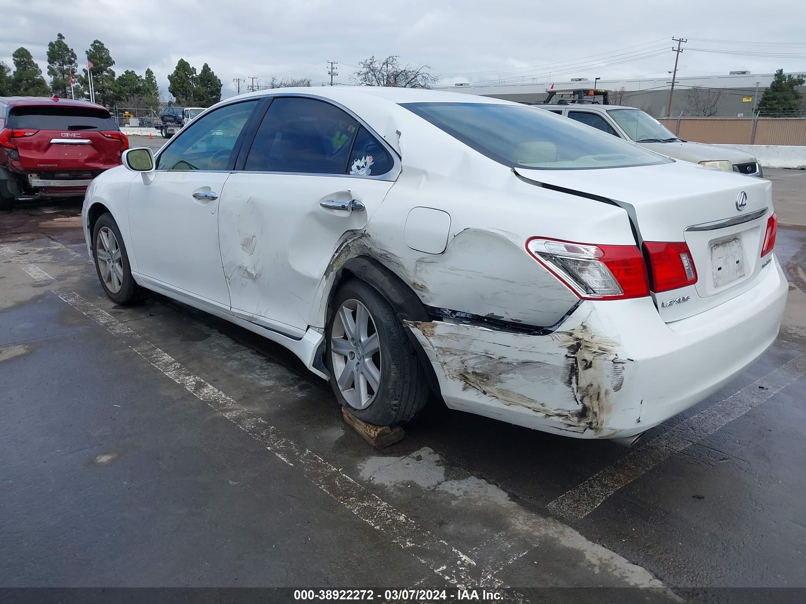 Photo 2 VIN: JTHBJ46G682258913 - LEXUS ES 