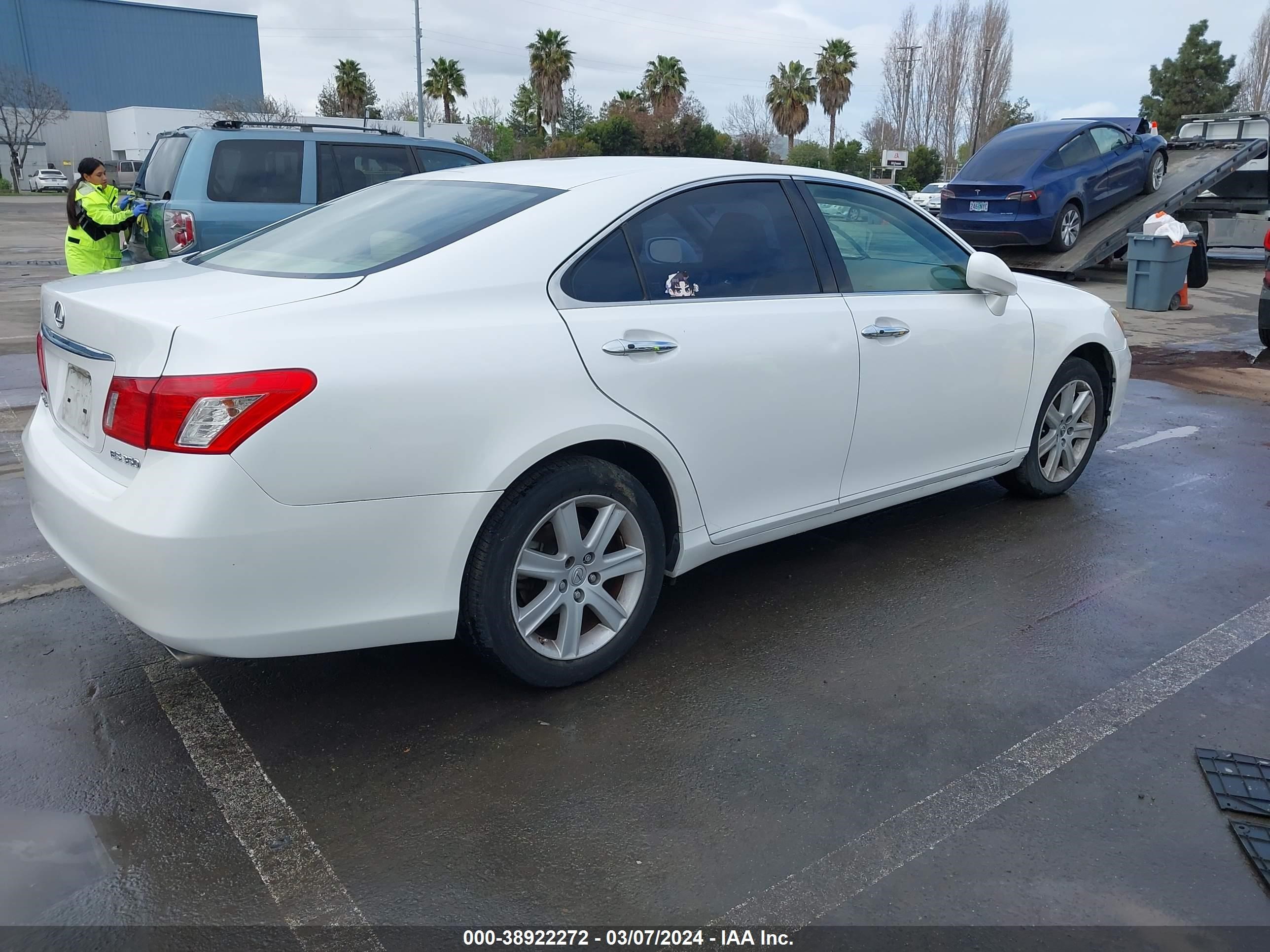 Photo 3 VIN: JTHBJ46G682258913 - LEXUS ES 