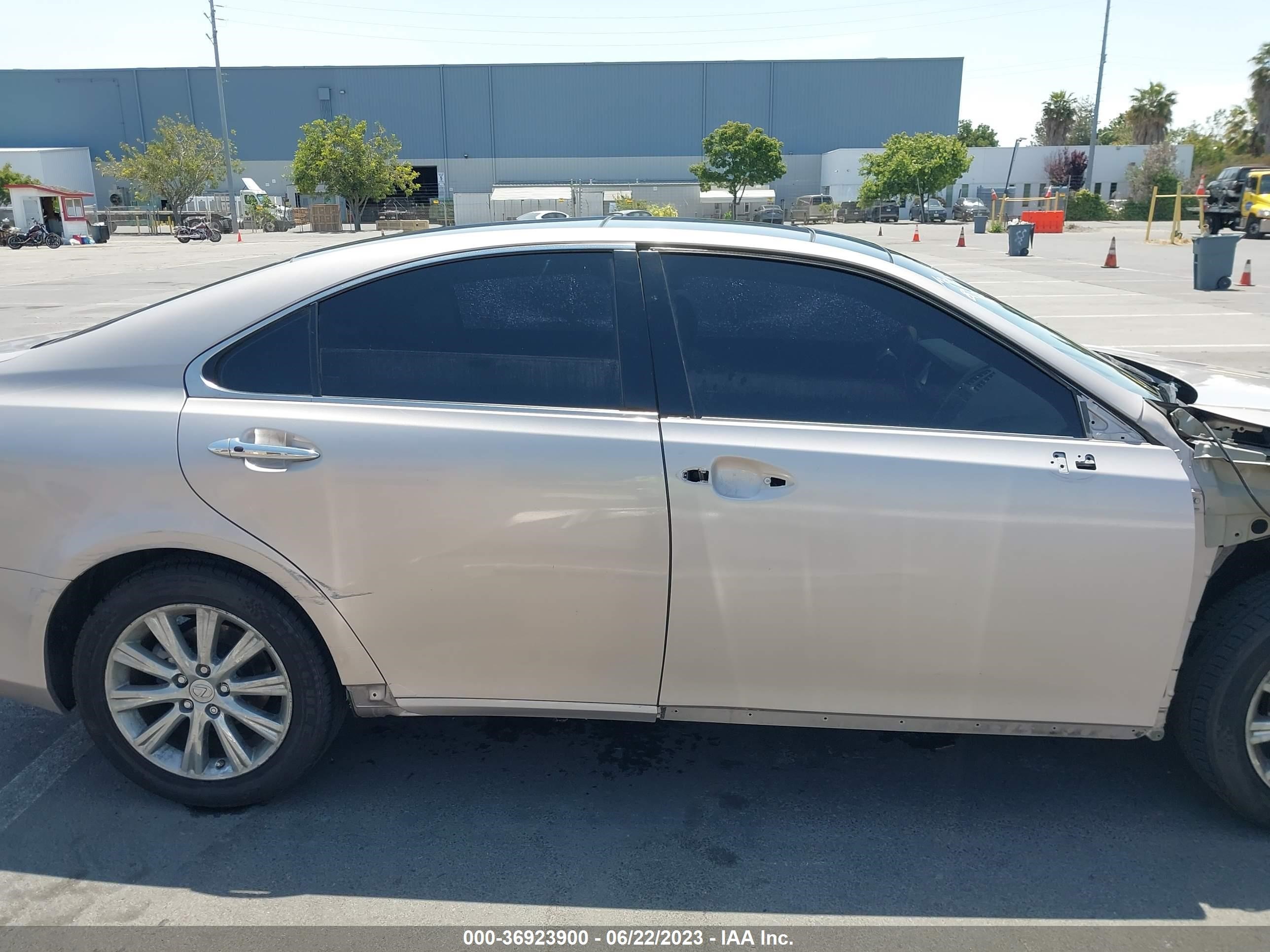 Photo 13 VIN: JTHBJ46G772027596 - LEXUS ES 