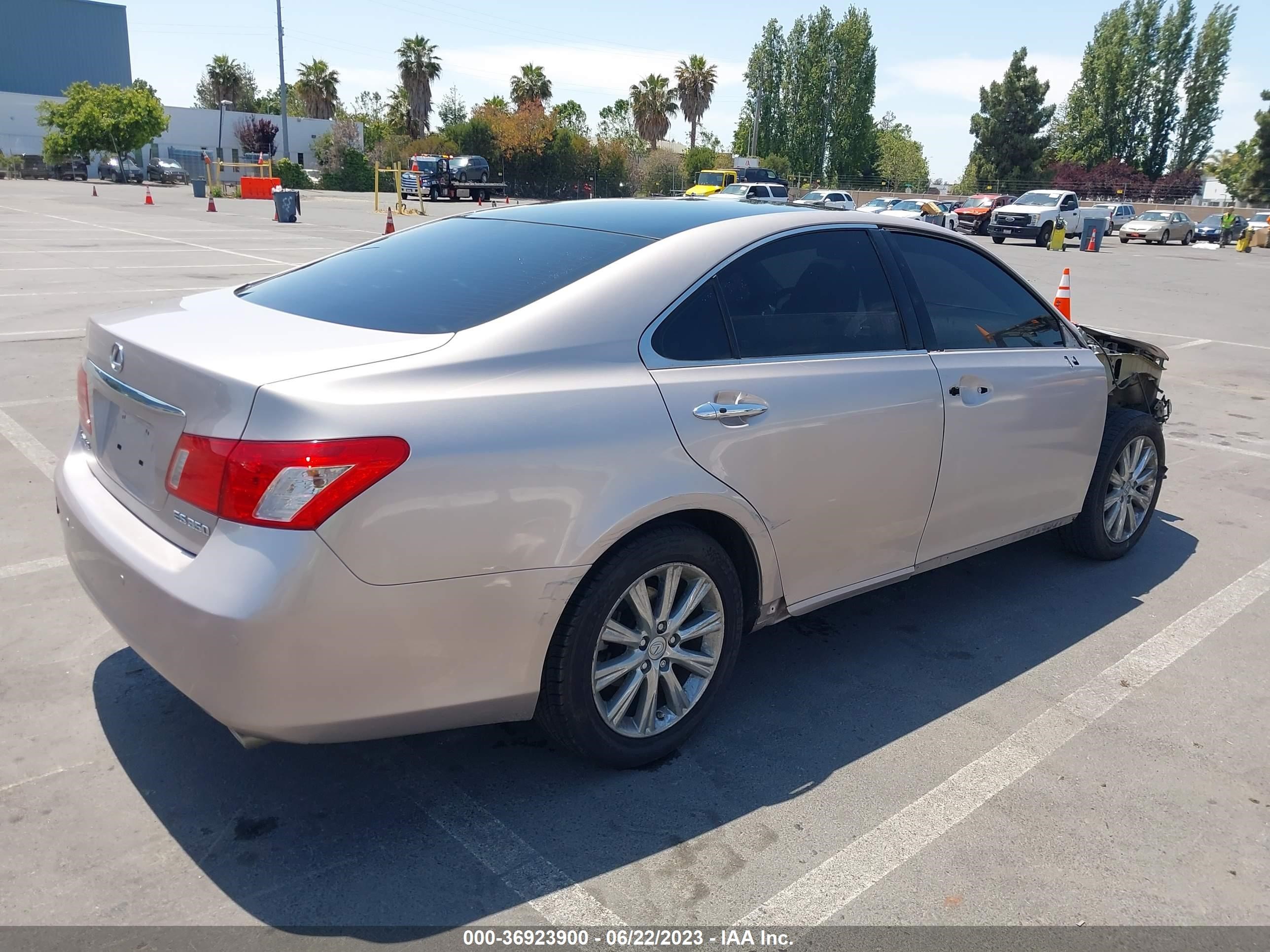 Photo 3 VIN: JTHBJ46G772027596 - LEXUS ES 