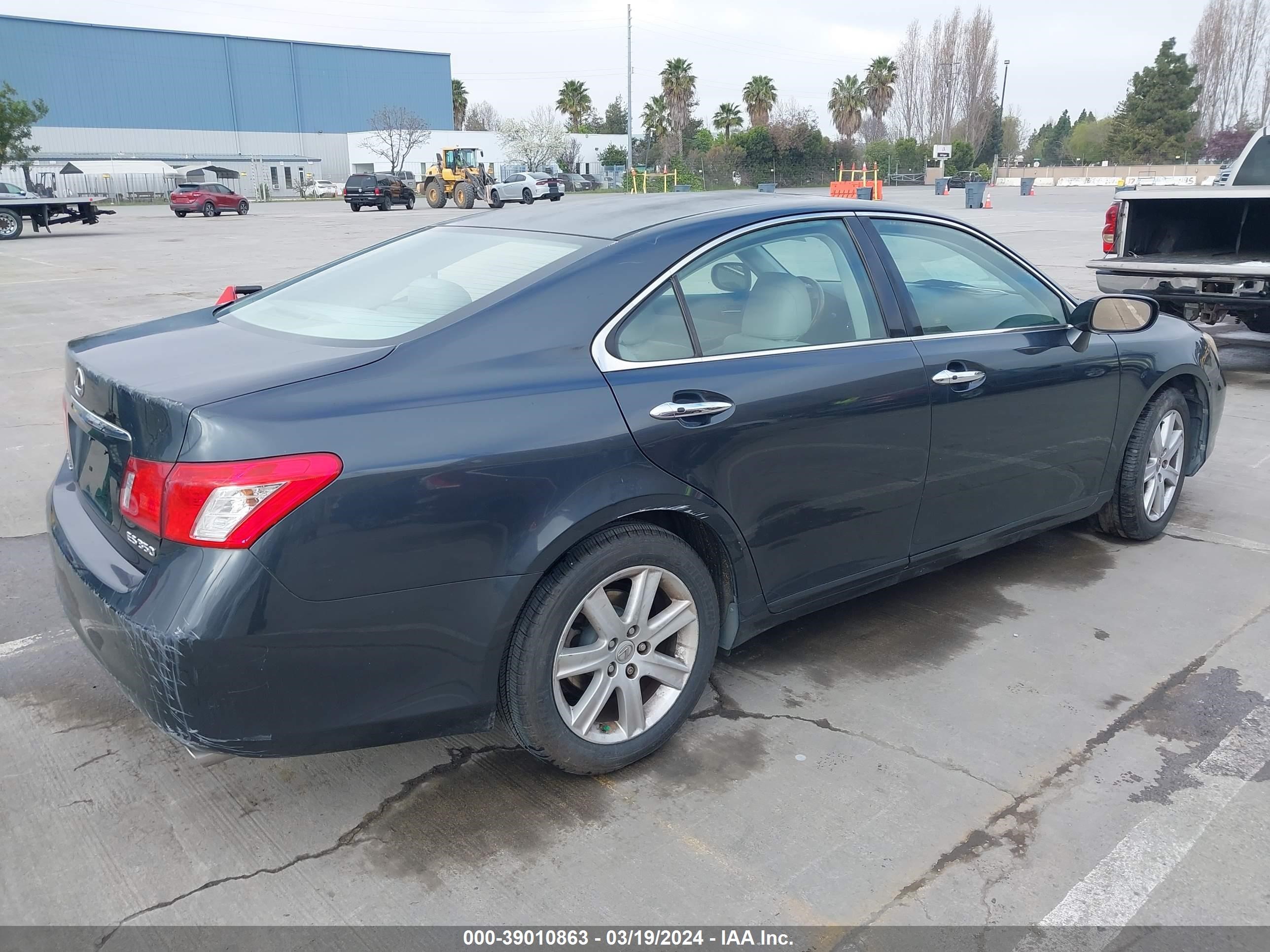 Photo 3 VIN: JTHBJ46G782183042 - LEXUS ES 