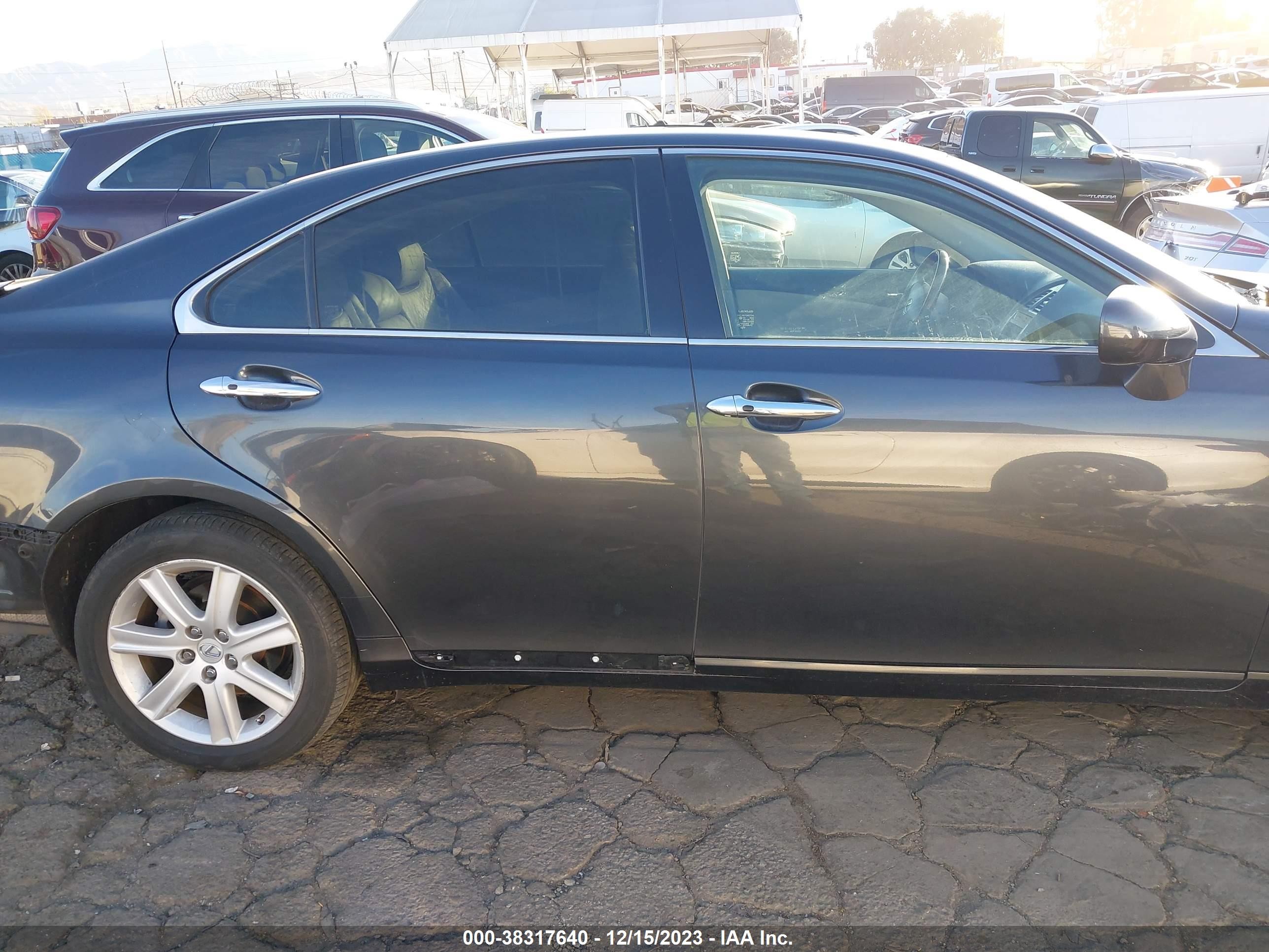 Photo 13 VIN: JTHBJ46G782225788 - LEXUS ES 