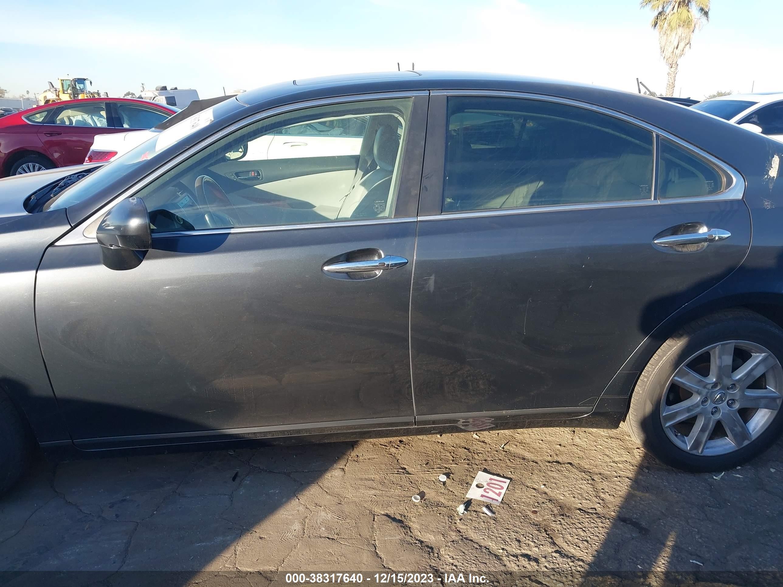 Photo 14 VIN: JTHBJ46G782225788 - LEXUS ES 