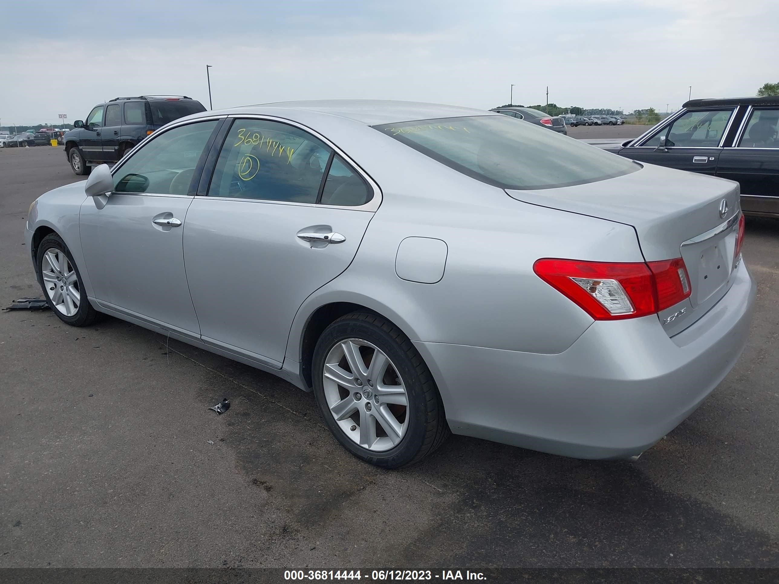 Photo 2 VIN: JTHBJ46G872028224 - LEXUS ES 