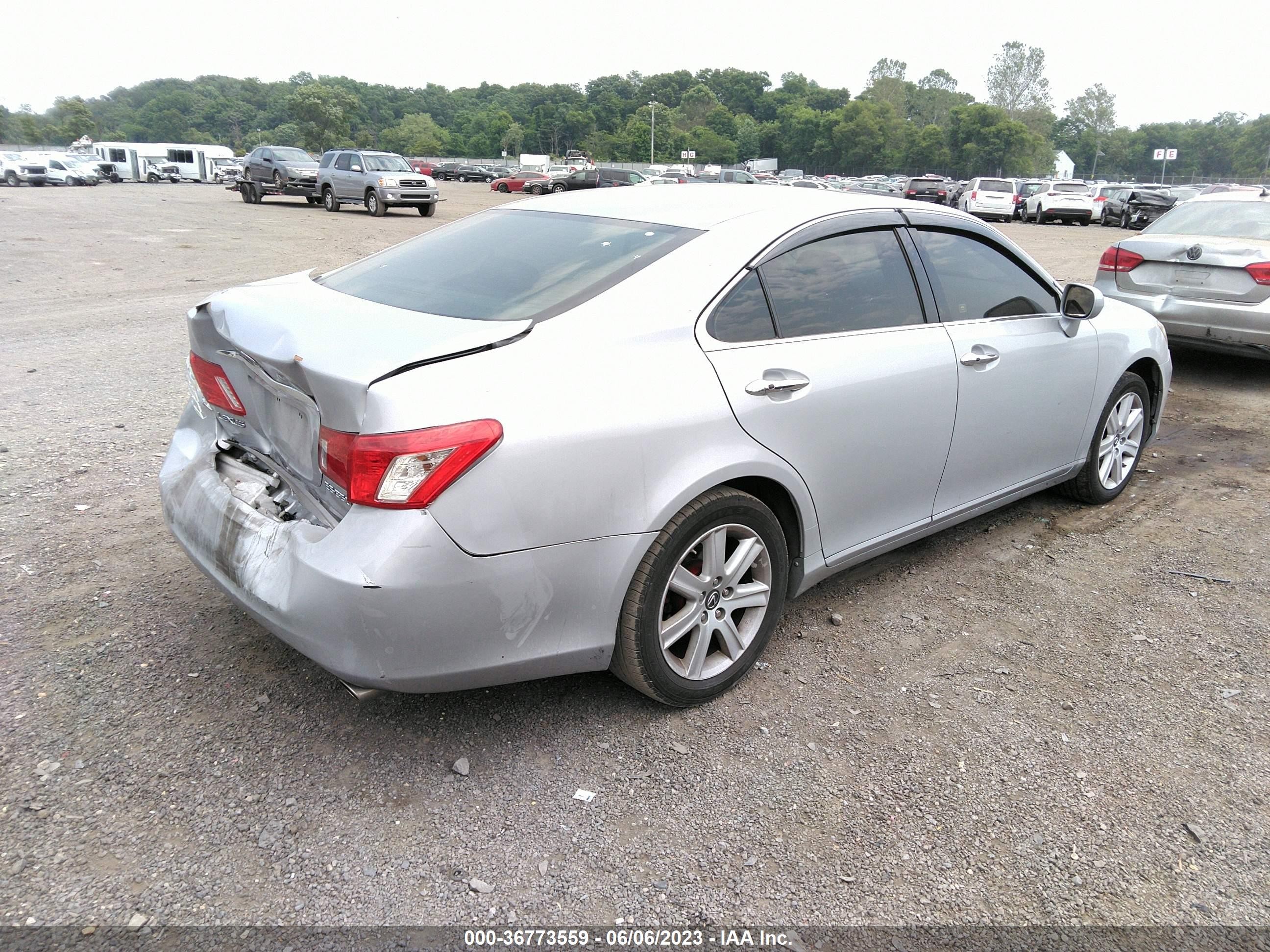 Photo 3 VIN: JTHBJ46G882182191 - LEXUS ES 