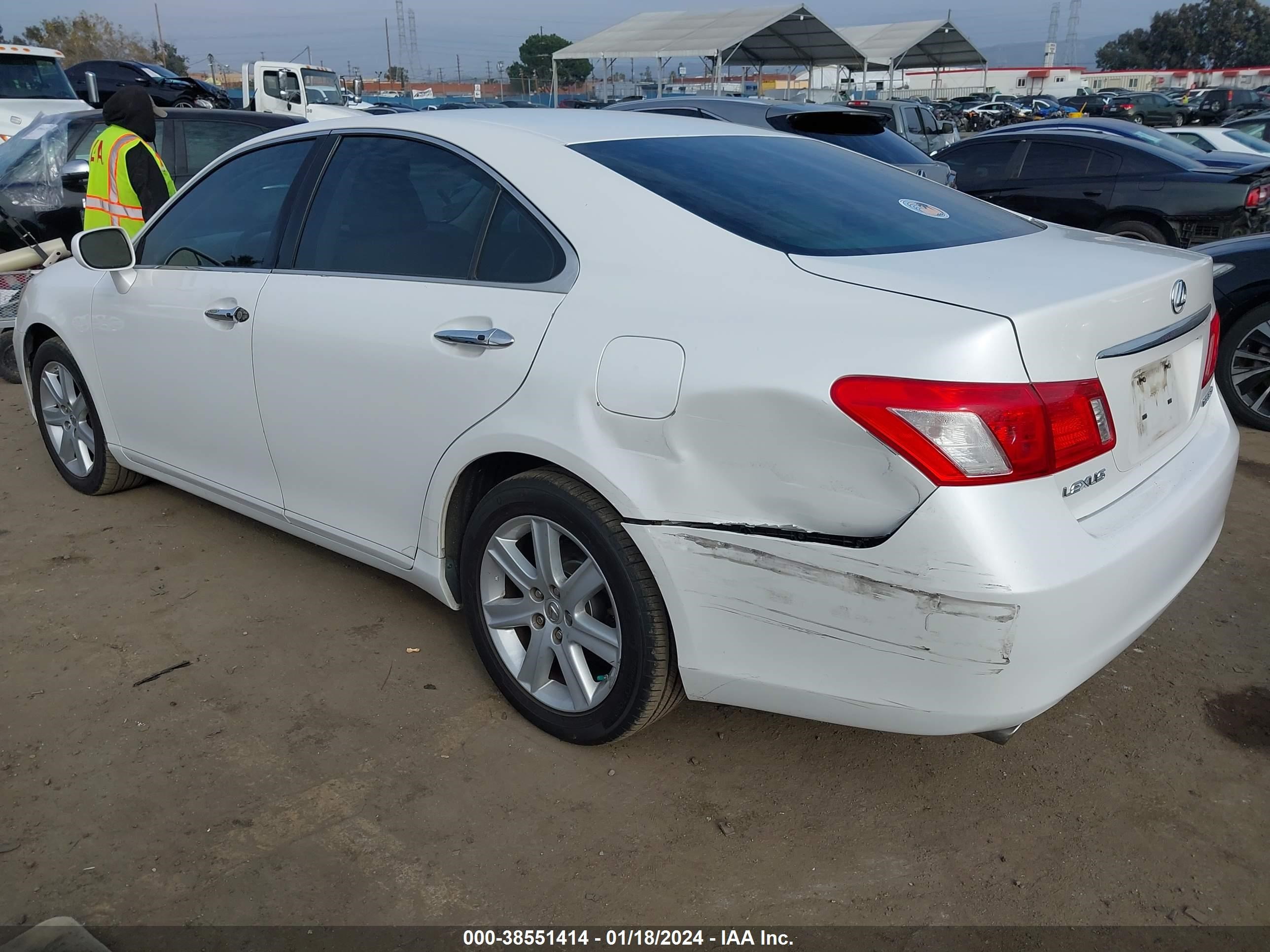 Photo 2 VIN: JTHBJ46G882240963 - LEXUS ES 