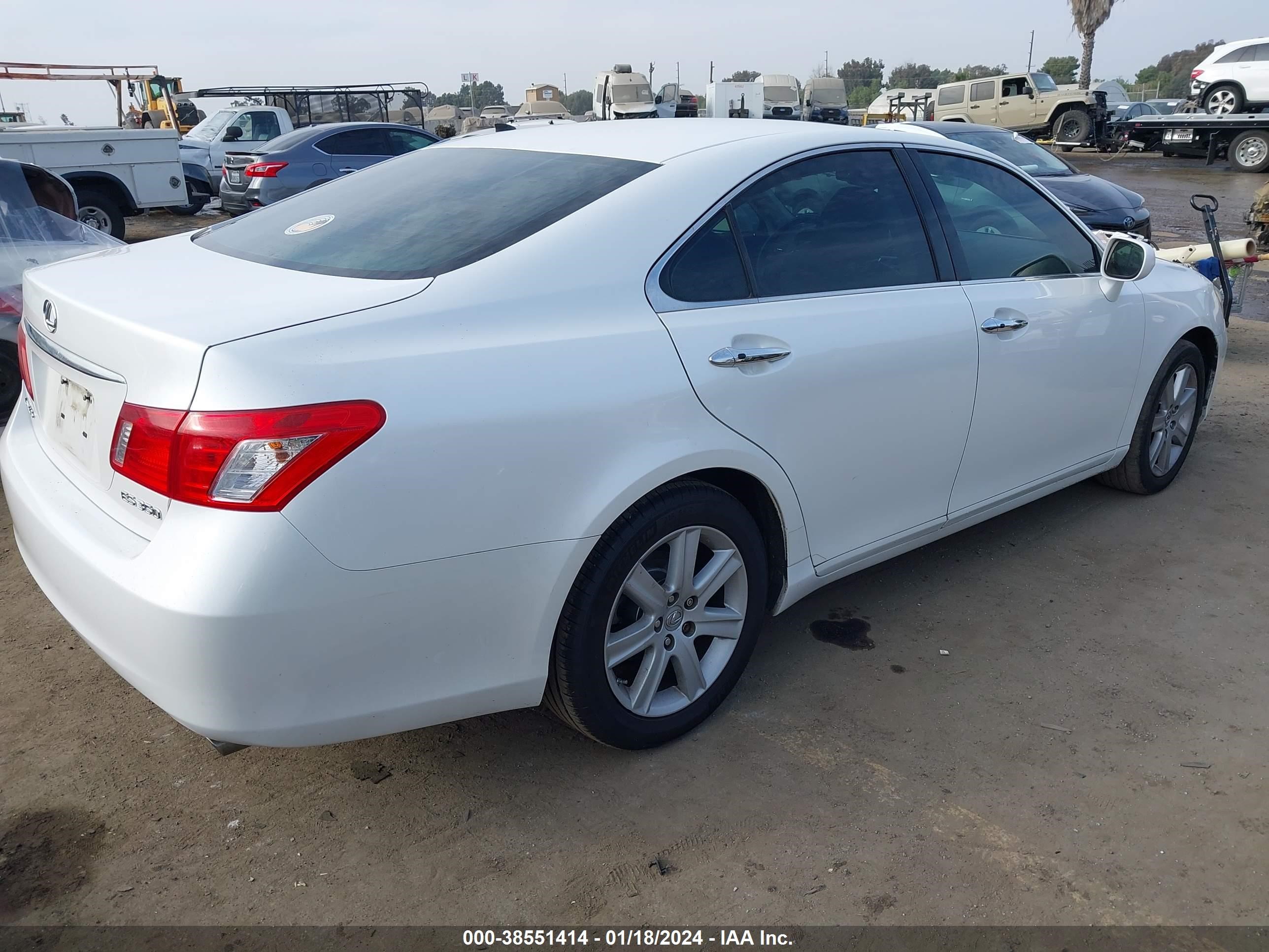 Photo 3 VIN: JTHBJ46G882240963 - LEXUS ES 