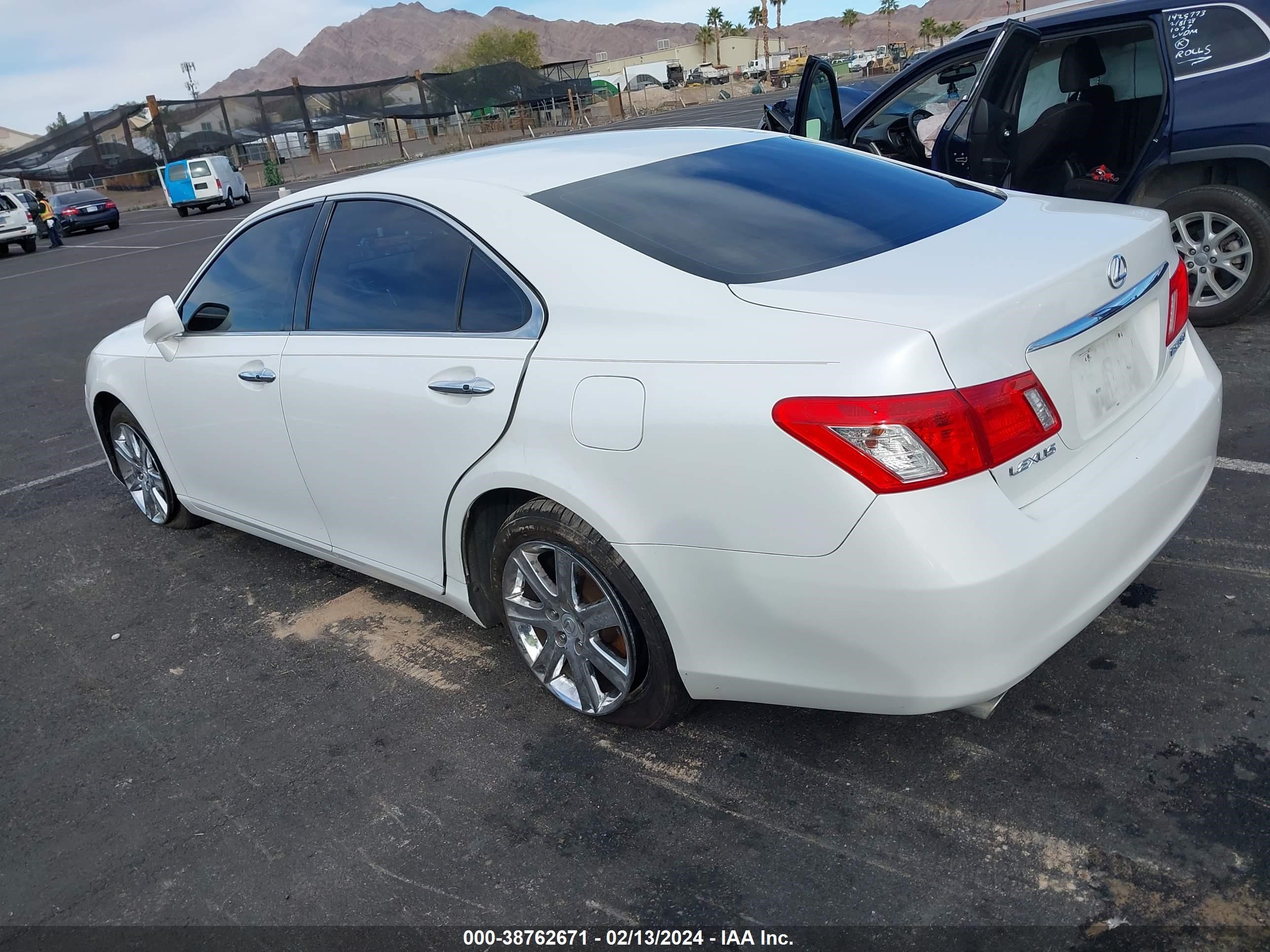 Photo 2 VIN: JTHBJ46G882268830 - LEXUS ES 