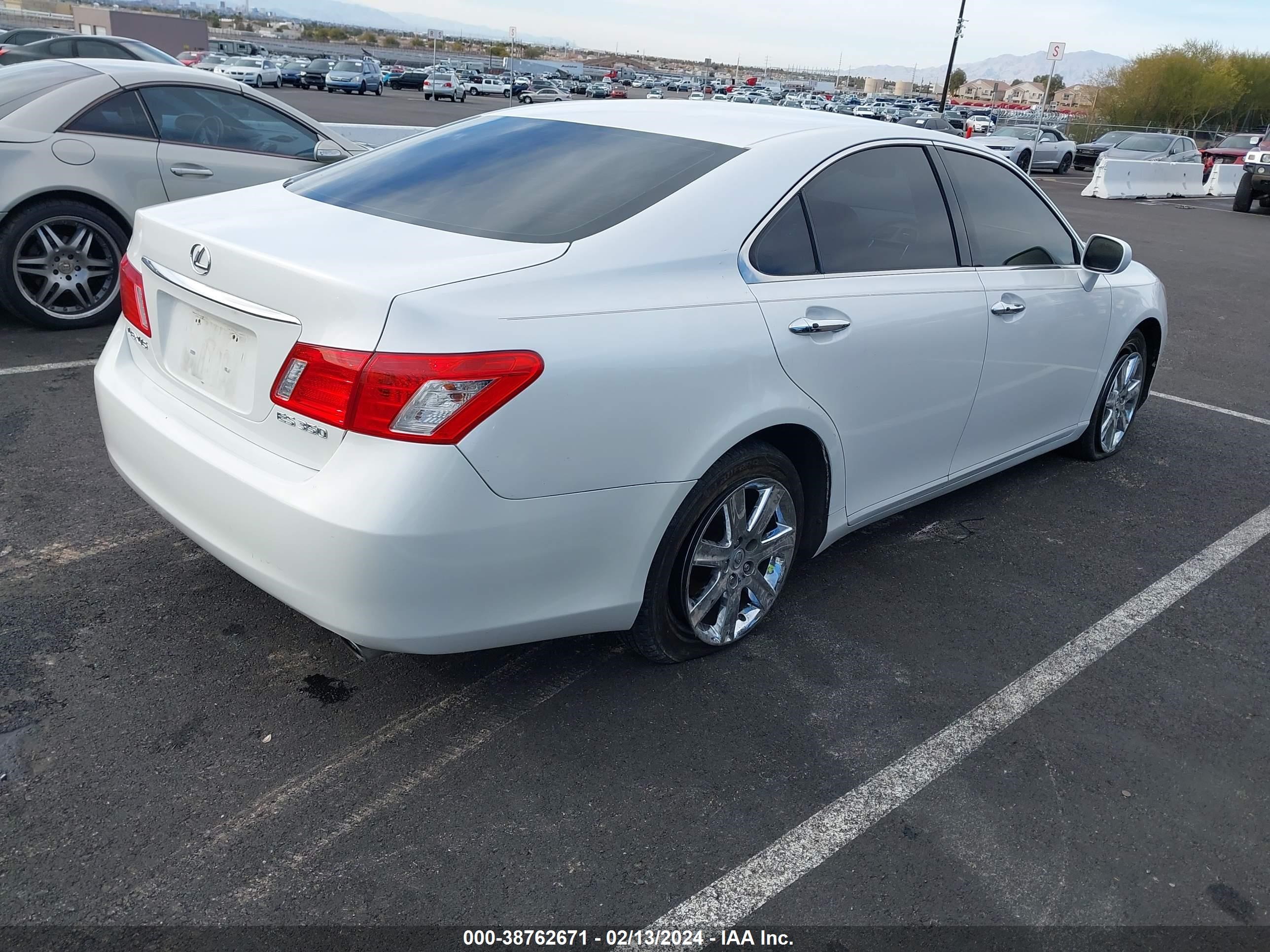 Photo 3 VIN: JTHBJ46G882268830 - LEXUS ES 