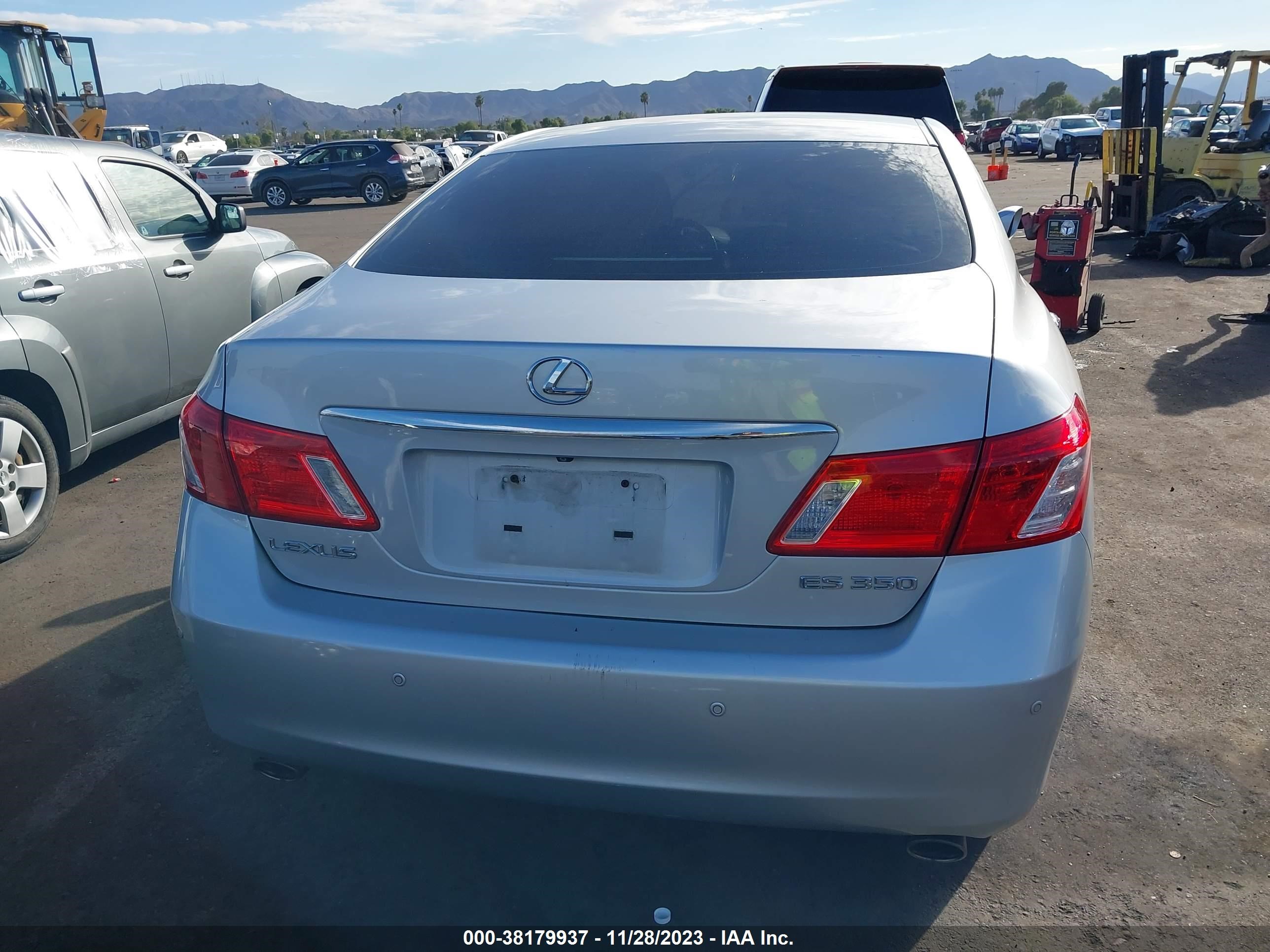 Photo 16 VIN: JTHBJ46G882273185 - LEXUS ES 