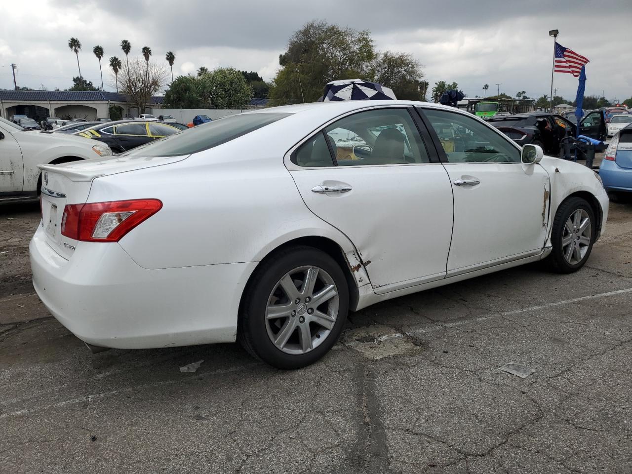 Photo 2 VIN: JTHBJ46G892318451 - LEXUS ES 