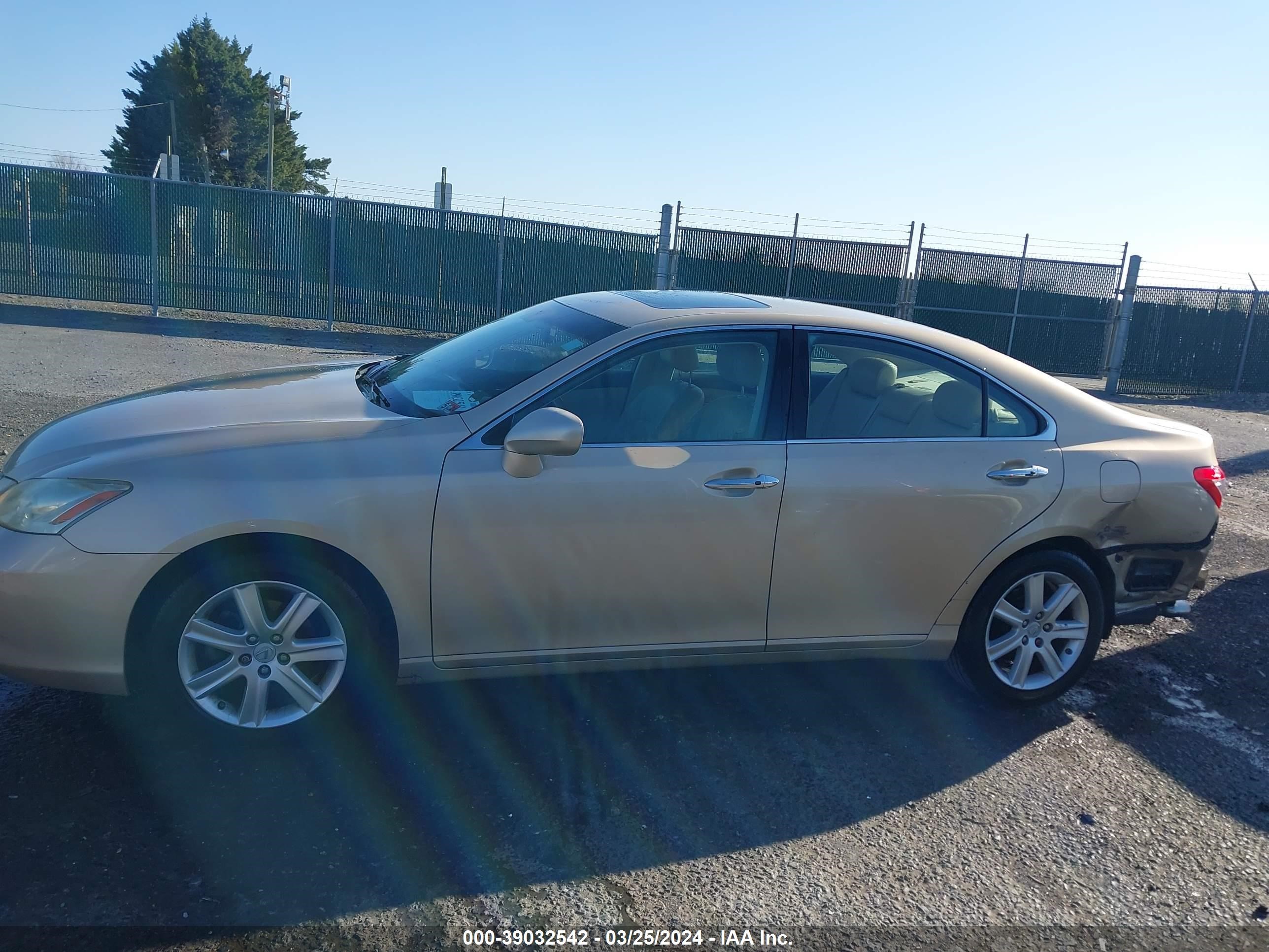 Photo 13 VIN: JTHBJ46G892319034 - LEXUS ES 