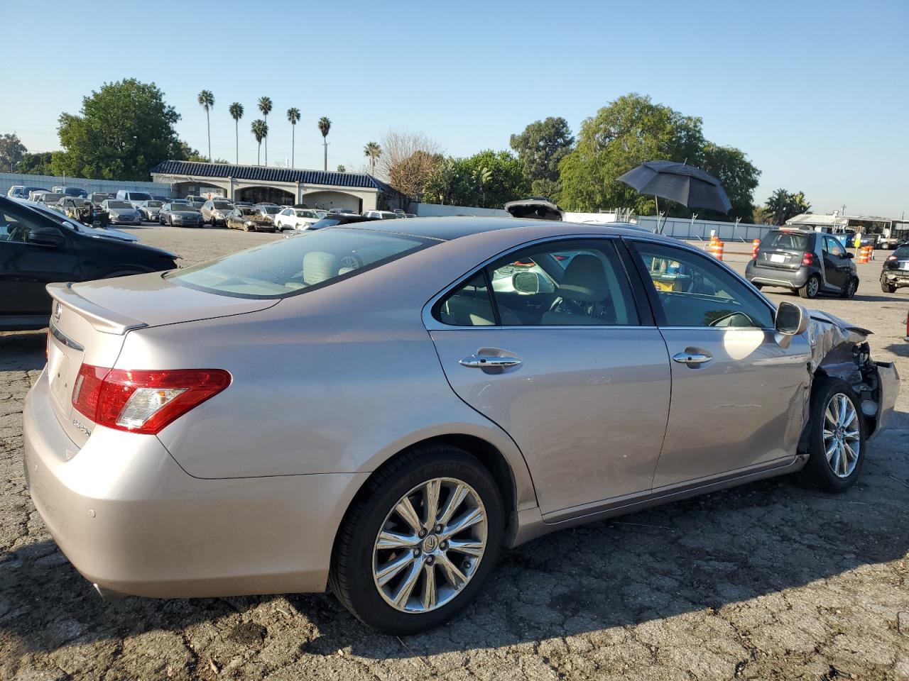 Photo 2 VIN: JTHBJ46G972063810 - LEXUS ES 