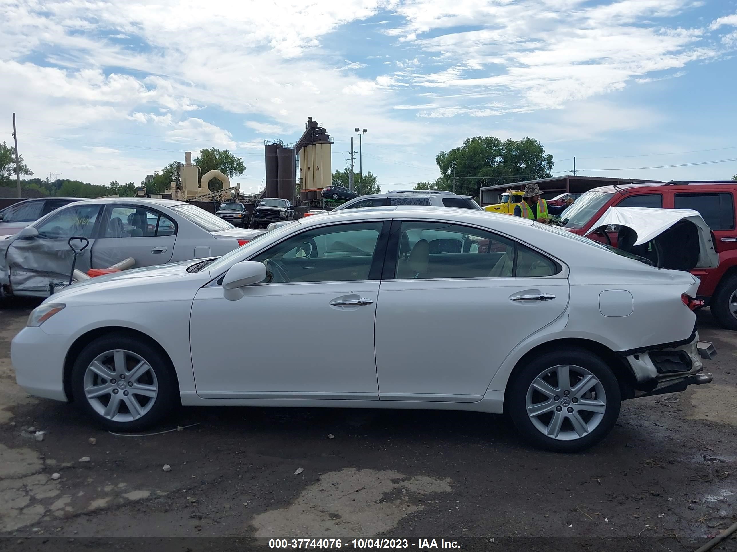 Photo 13 VIN: JTHBJ46G982177727 - LEXUS ES 