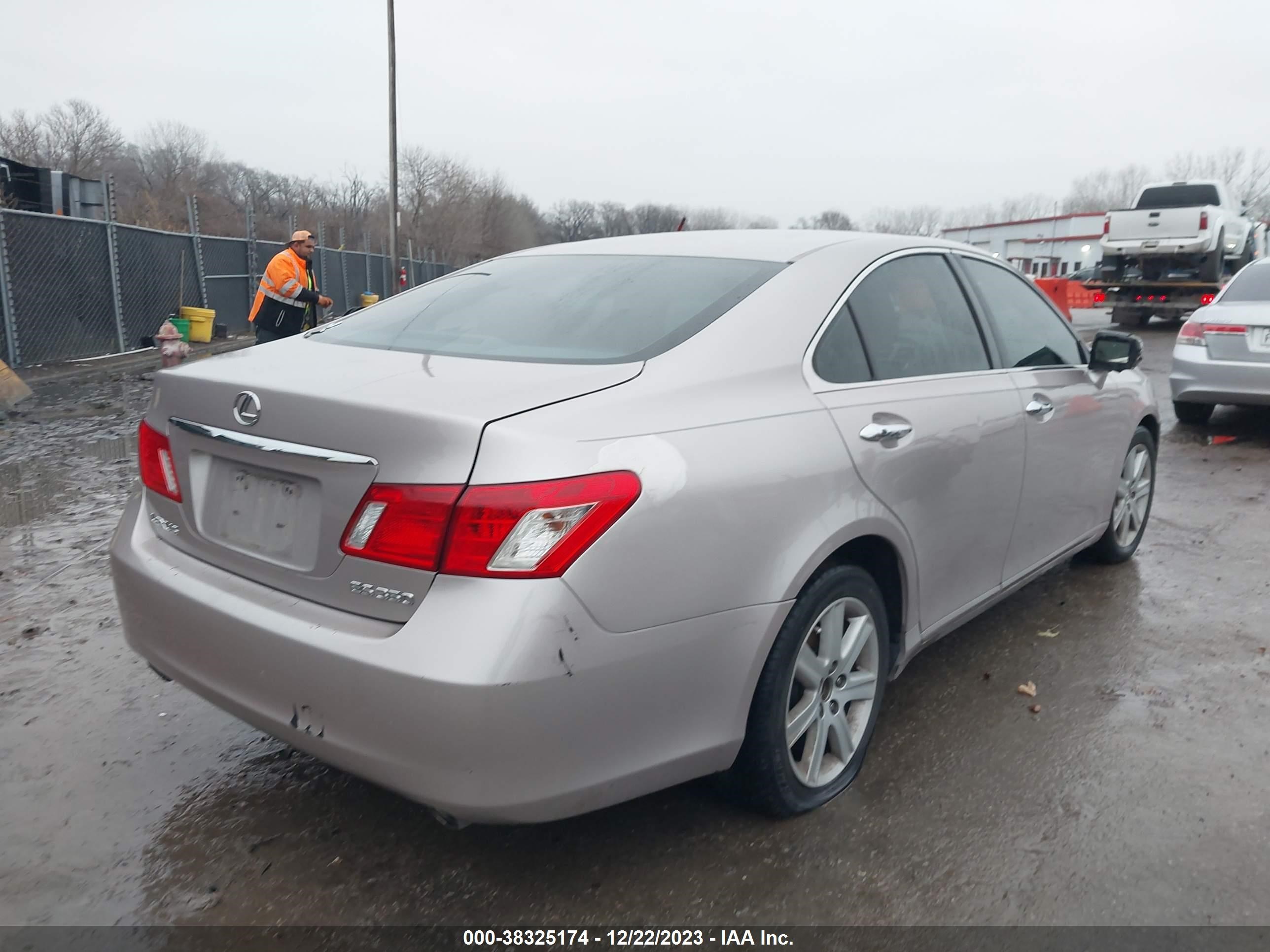 Photo 3 VIN: JTHBJ46G982183172 - LEXUS ES 