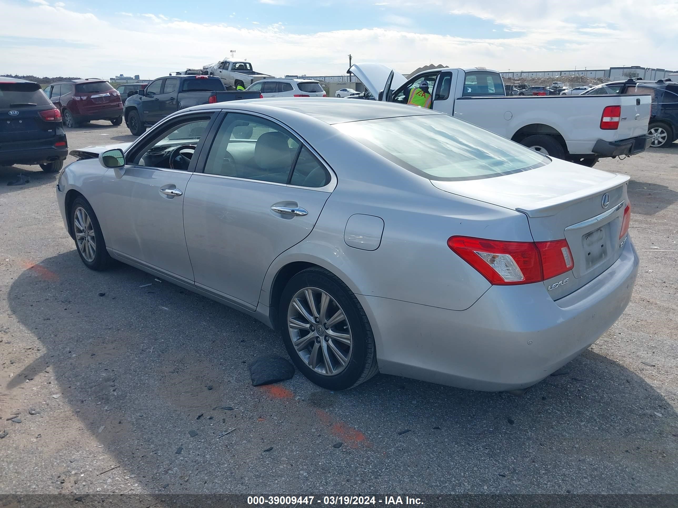 Photo 2 VIN: JTHBJ46G982191210 - LEXUS ES 