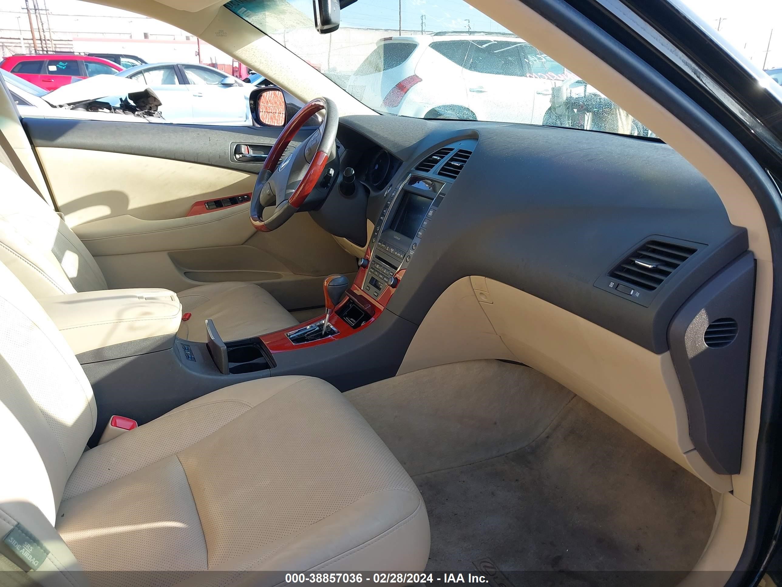 Photo 4 VIN: JTHBJ46G982210323 - LEXUS ES 