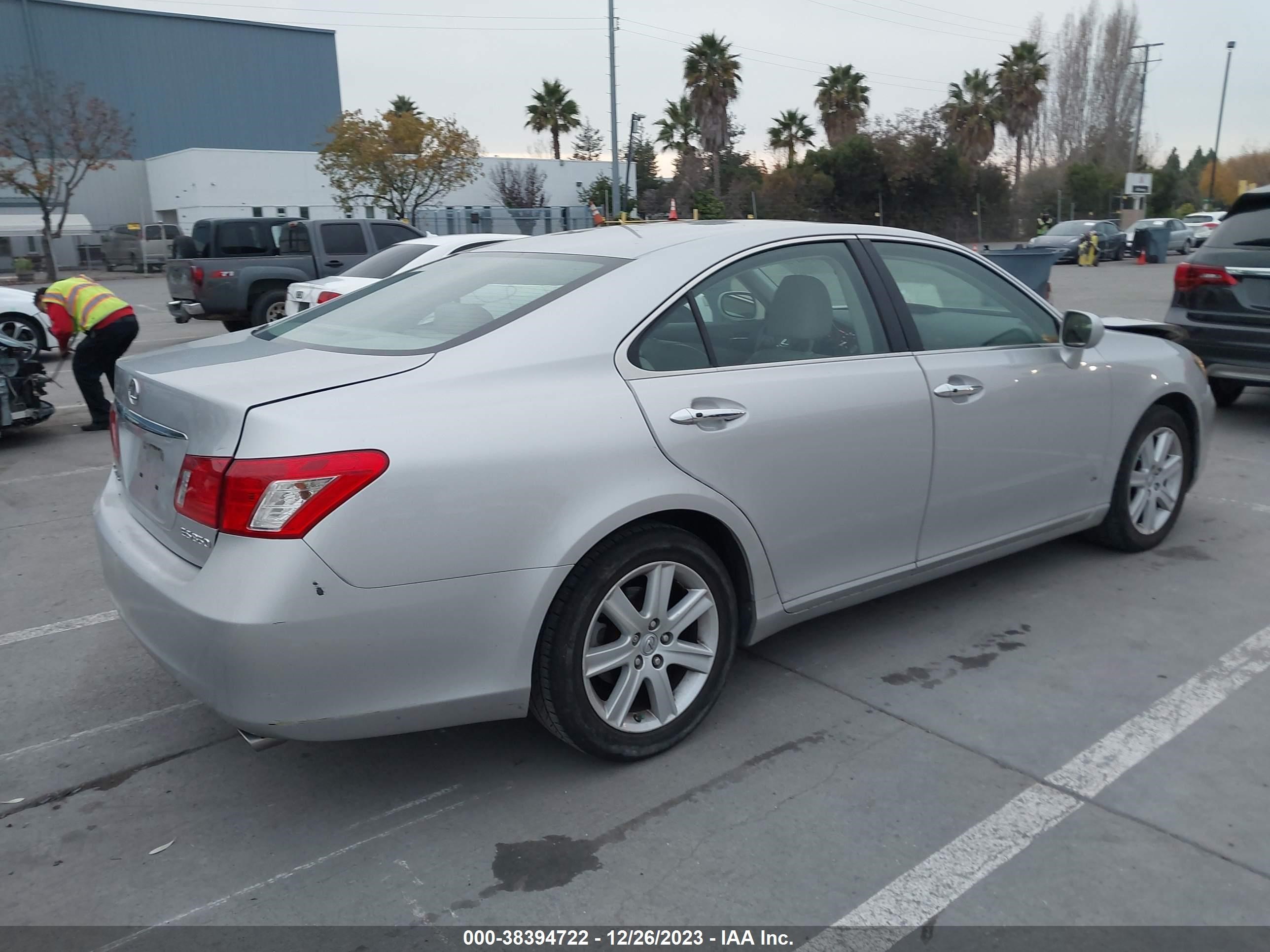 Photo 3 VIN: JTHBJ46G982256881 - LEXUS ES 