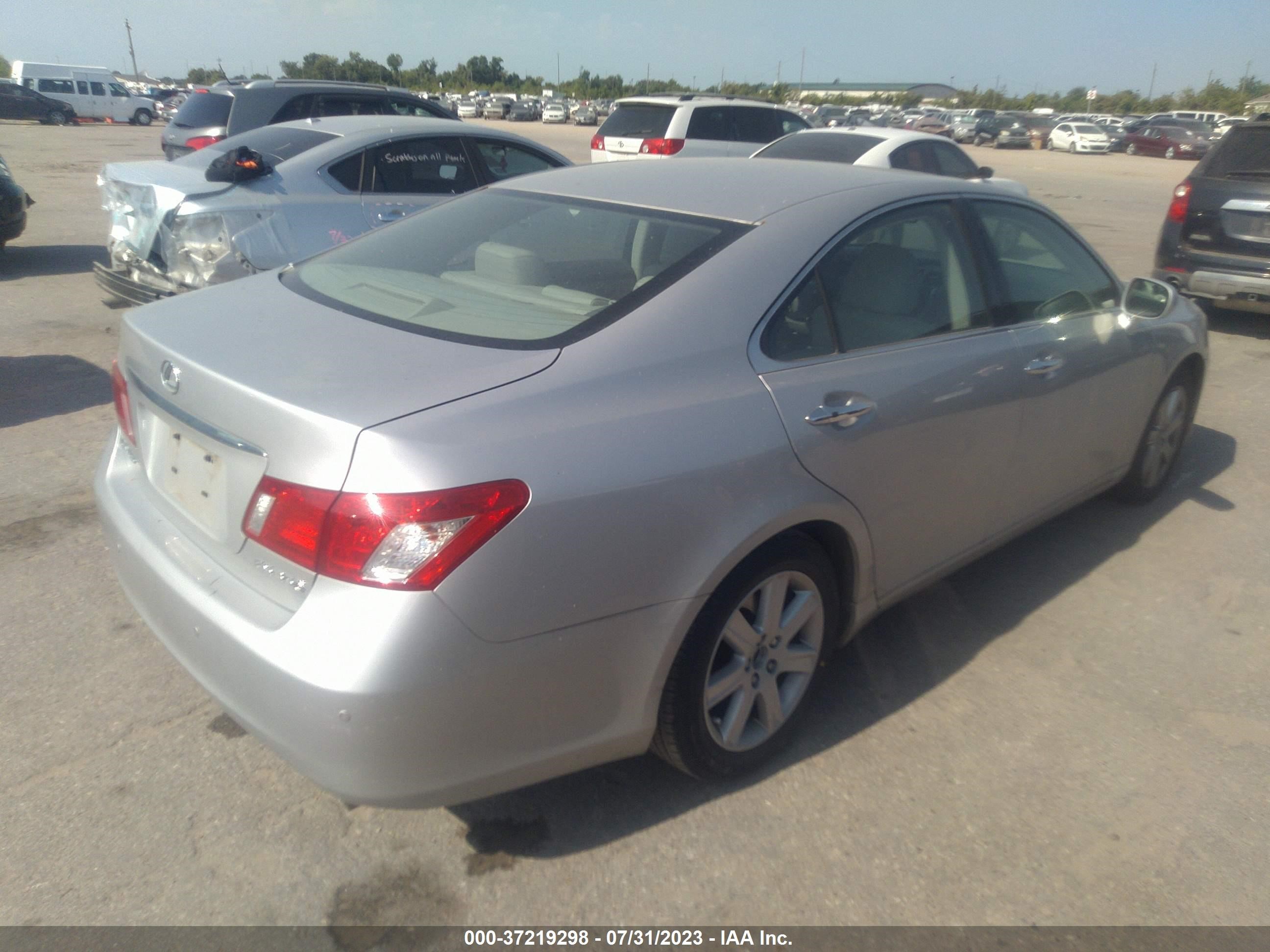 Photo 3 VIN: JTHBJ46G982264589 - LEXUS ES 