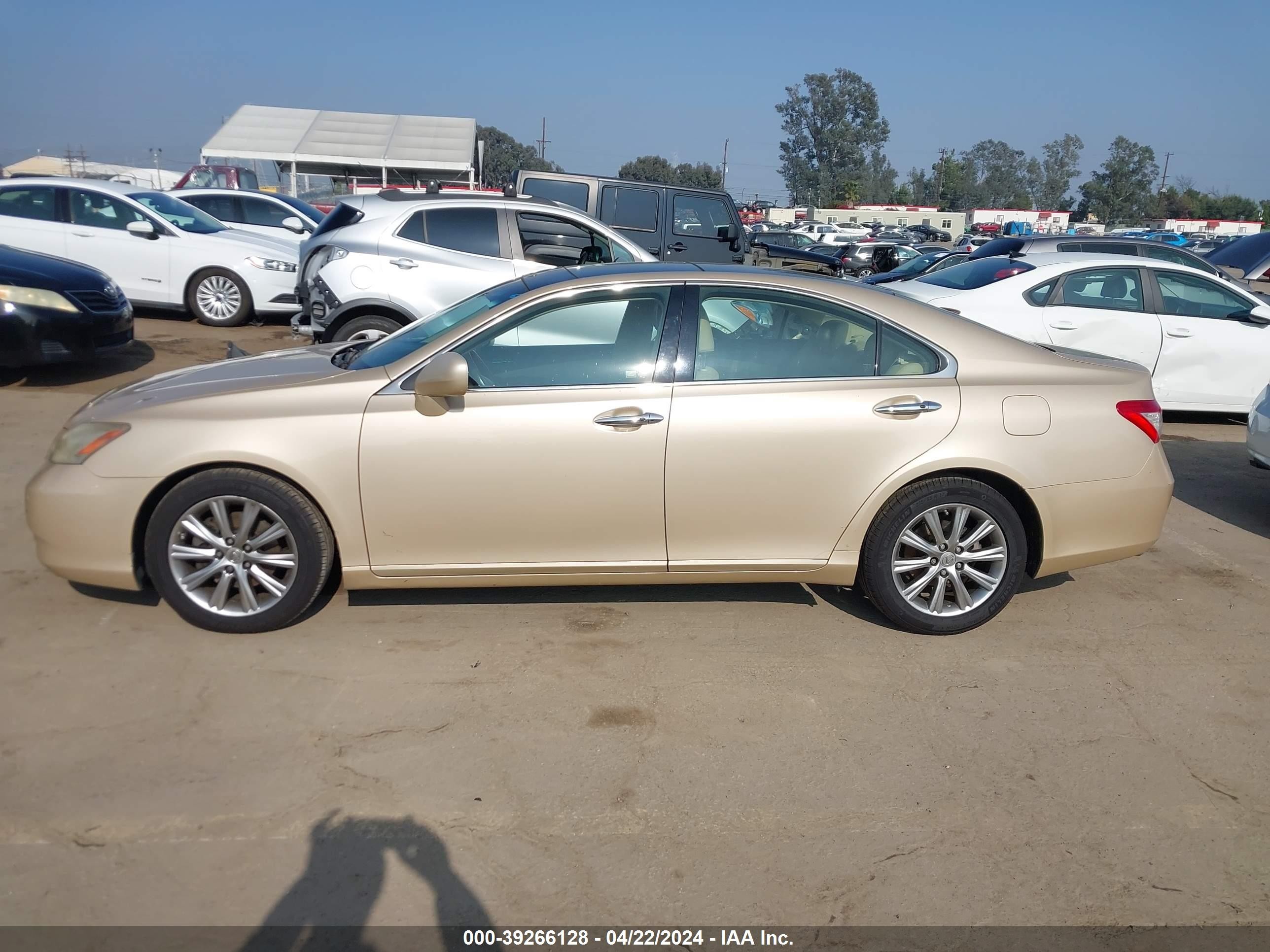 Photo 13 VIN: JTHBJ46GX72010811 - LEXUS ES 