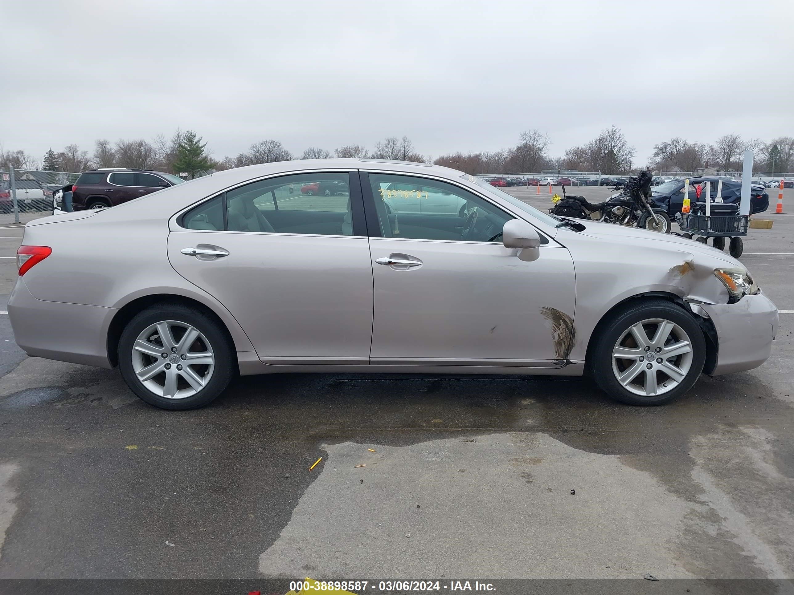 Photo 13 VIN: JTHBJ46GX72031920 - LEXUS ES 