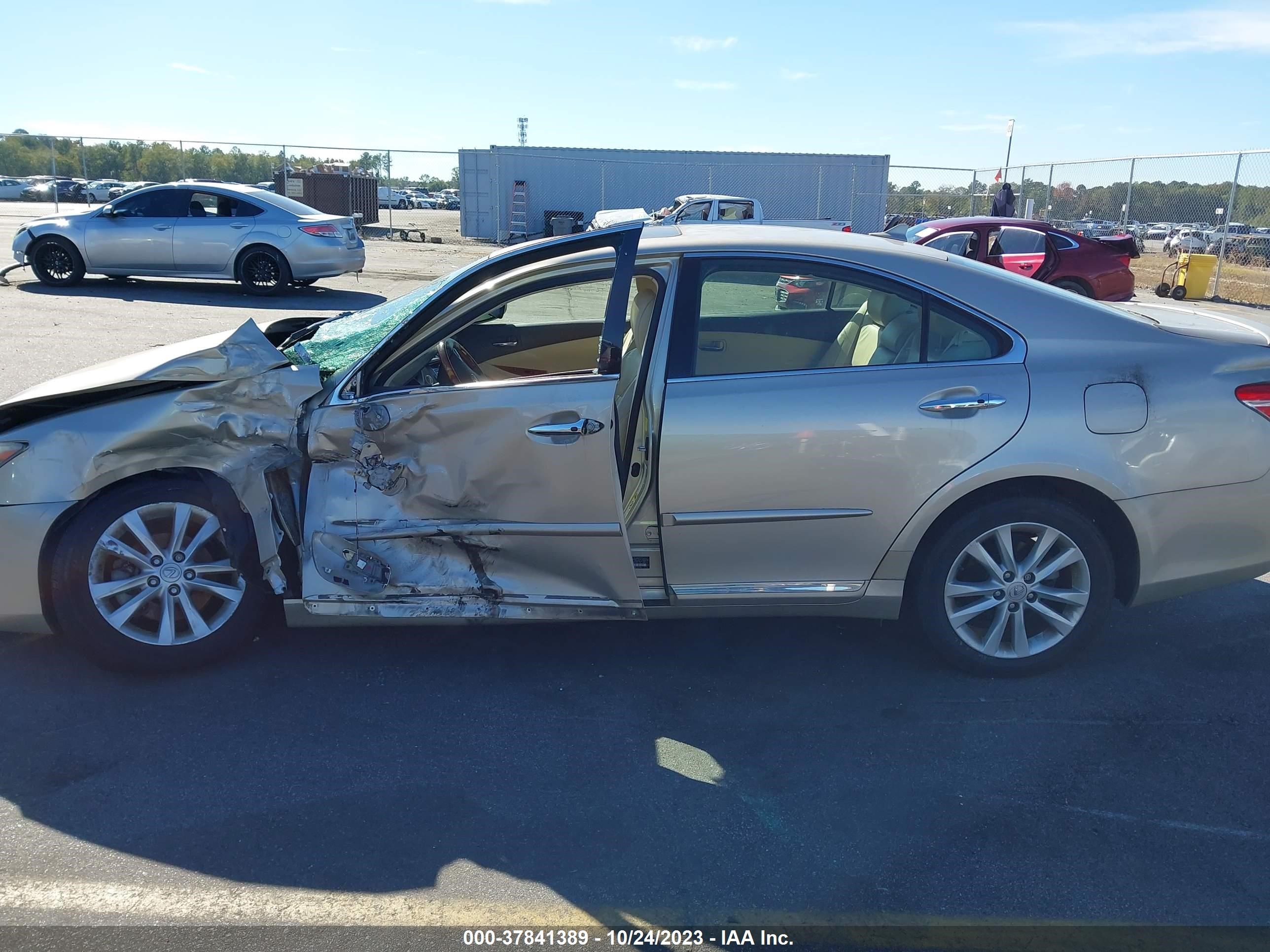 Photo 12 VIN: JTHBK1EG0A2411725 - LEXUS ES 