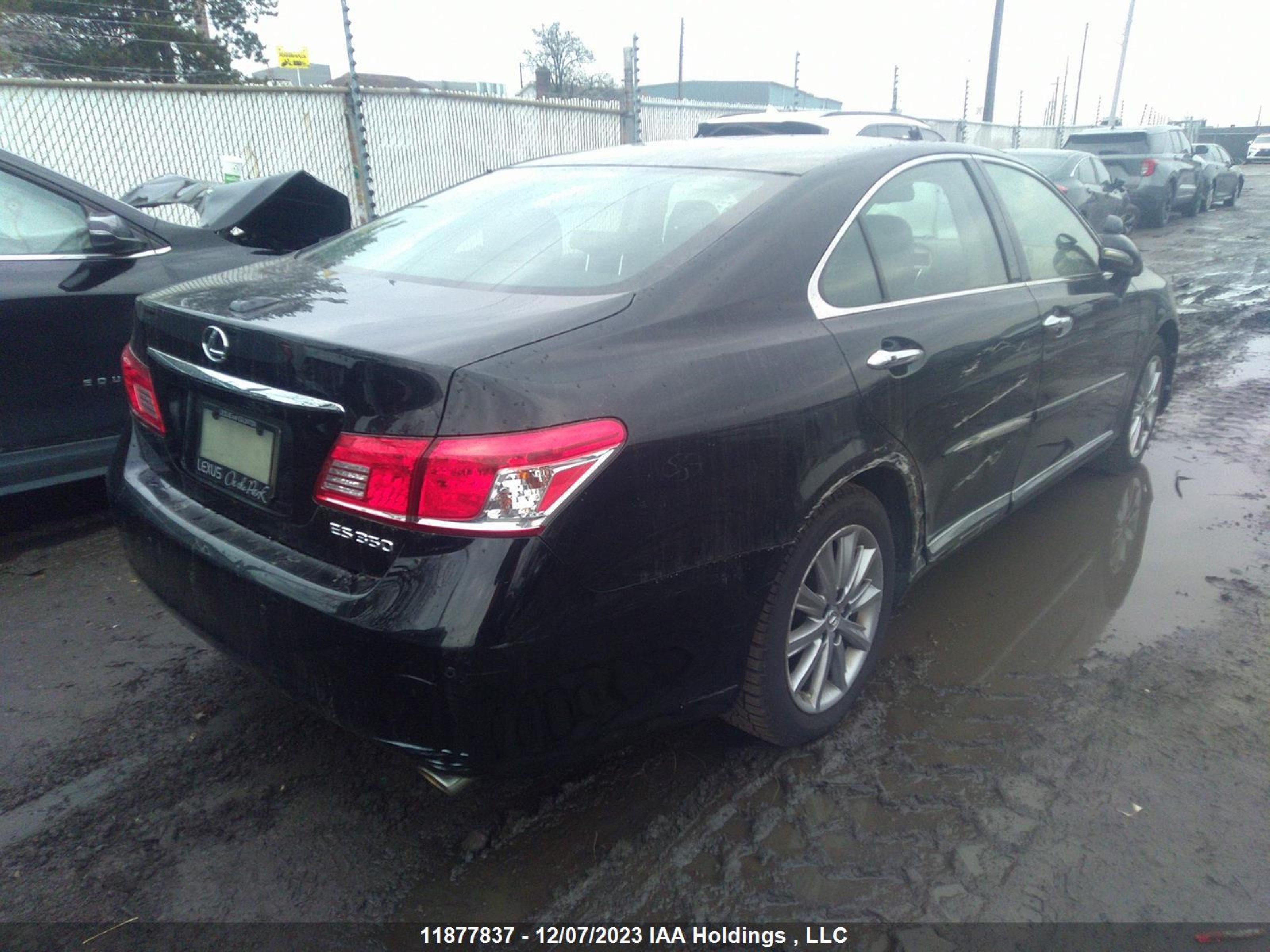 Photo 3 VIN: JTHBK1EG0B2461011 - LEXUS ES 