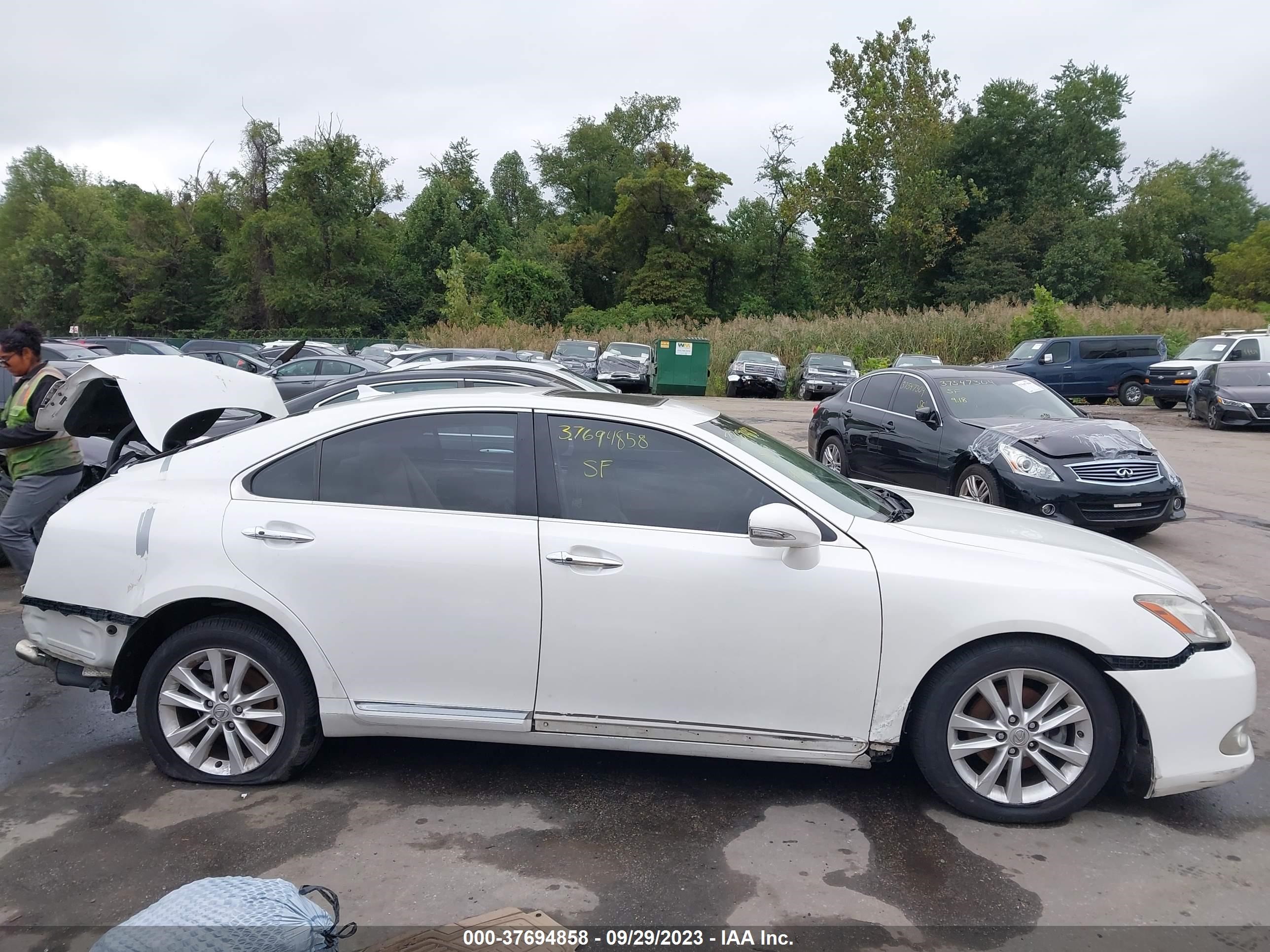 Photo 13 VIN: JTHBK1EG2A2357280 - LEXUS ES 