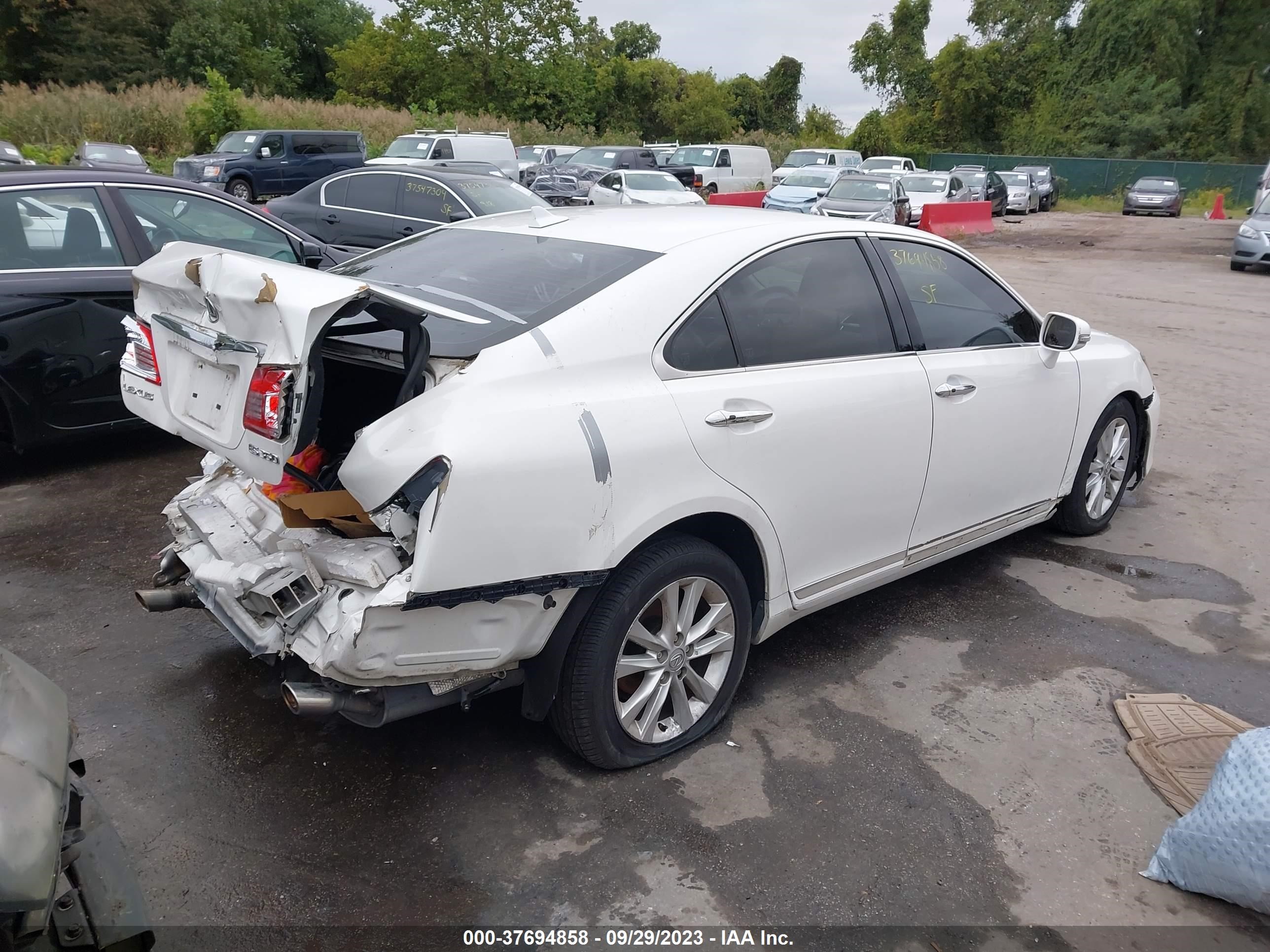 Photo 3 VIN: JTHBK1EG2A2357280 - LEXUS ES 