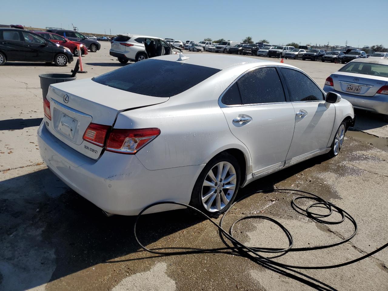 Photo 2 VIN: JTHBK1EG4B2450920 - LEXUS ES 