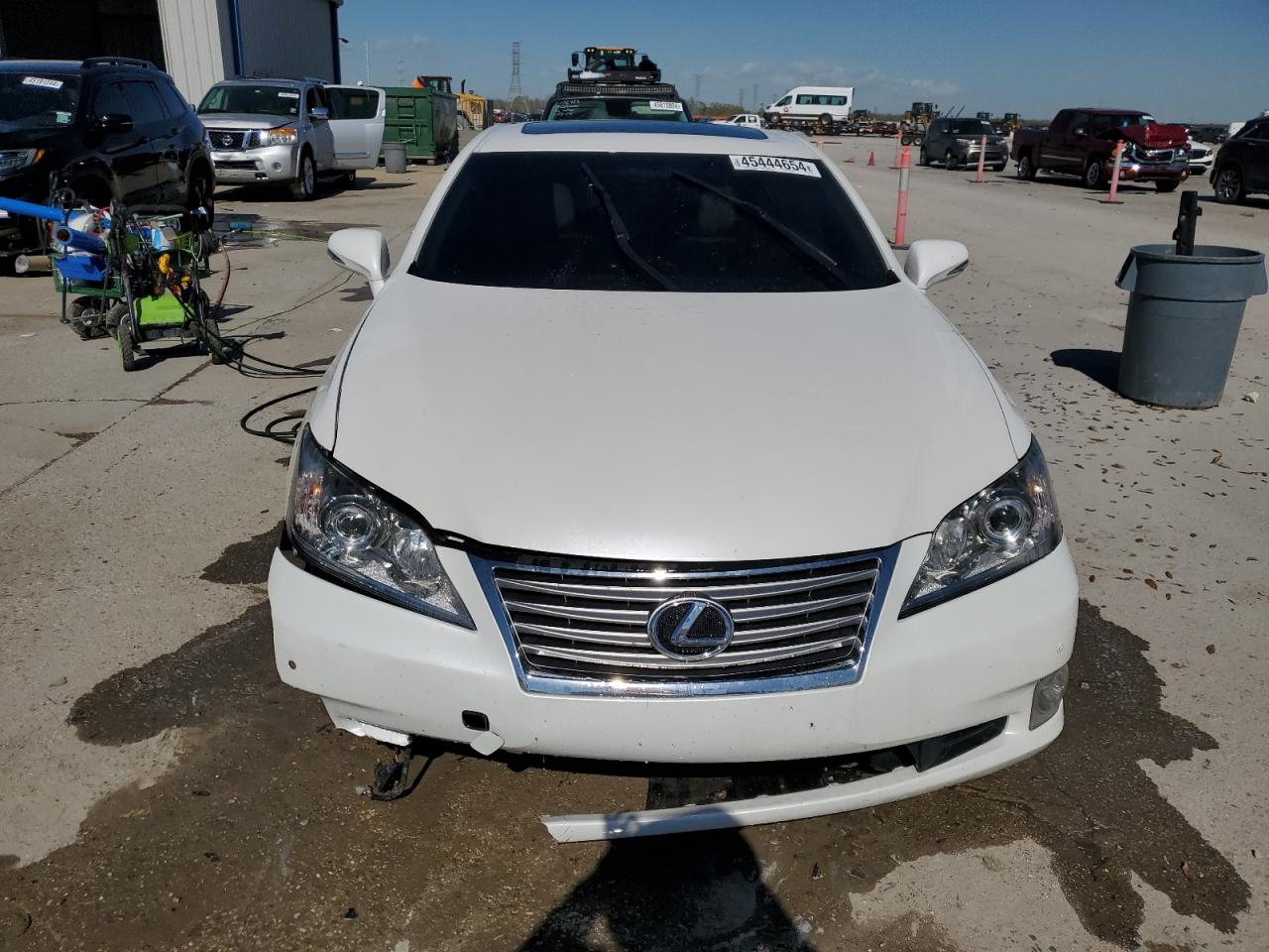 Photo 4 VIN: JTHBK1EG4B2450920 - LEXUS ES 