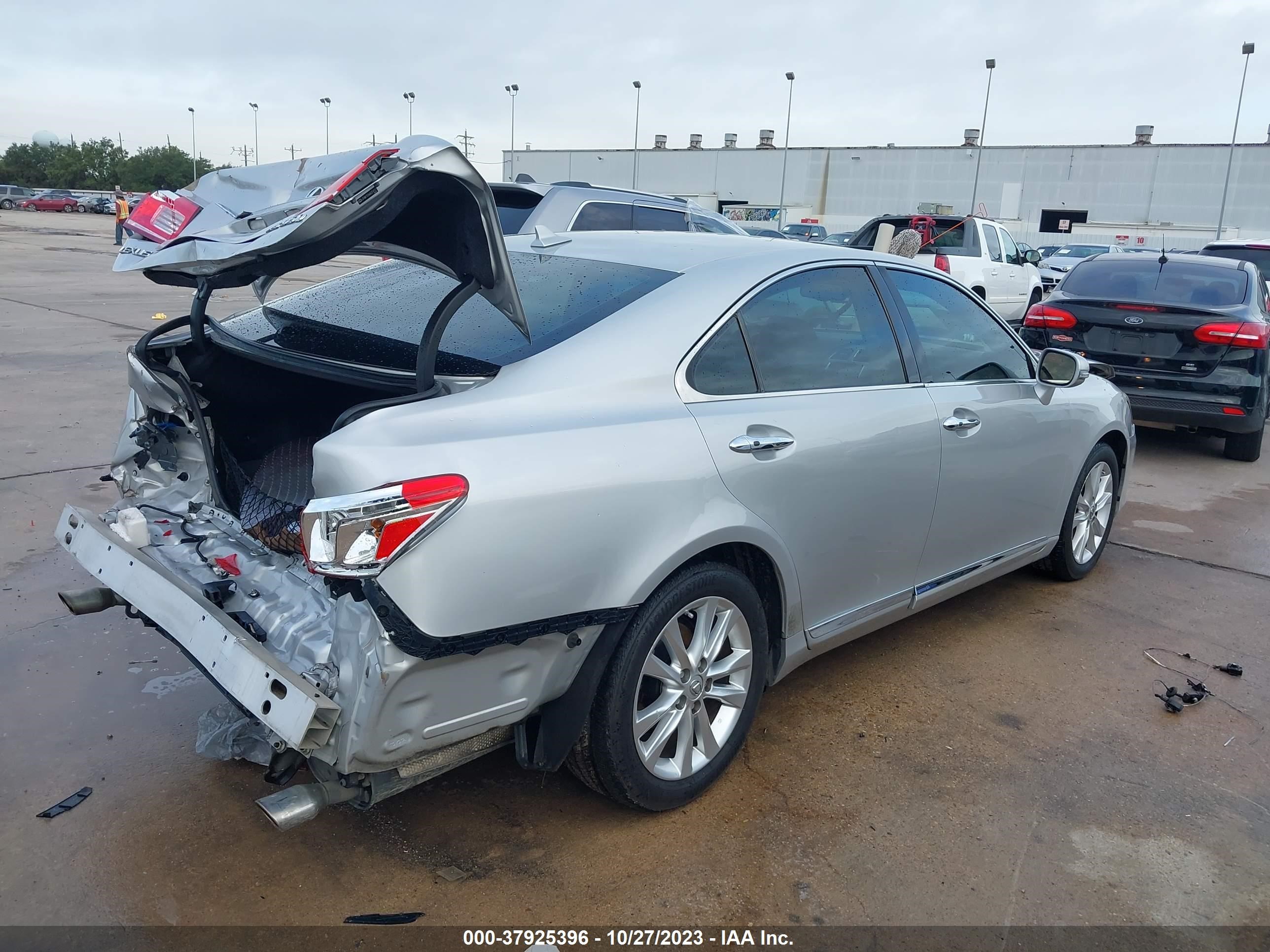 Photo 3 VIN: JTHBK1EG6A2374101 - LEXUS ES 