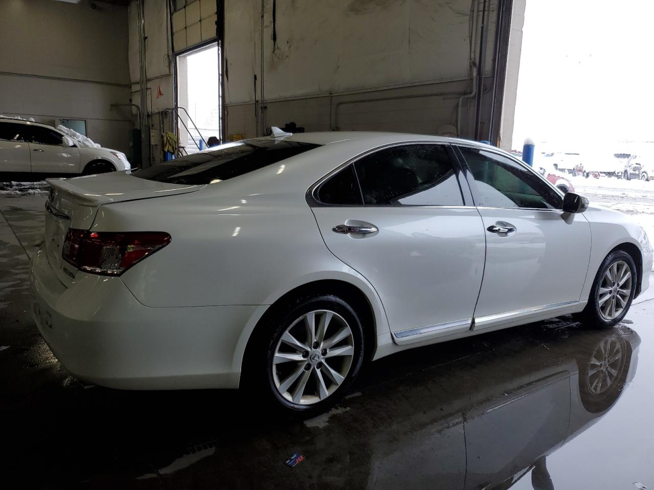 Photo 2 VIN: JTHBK1EG7C2485324 - LEXUS ES 