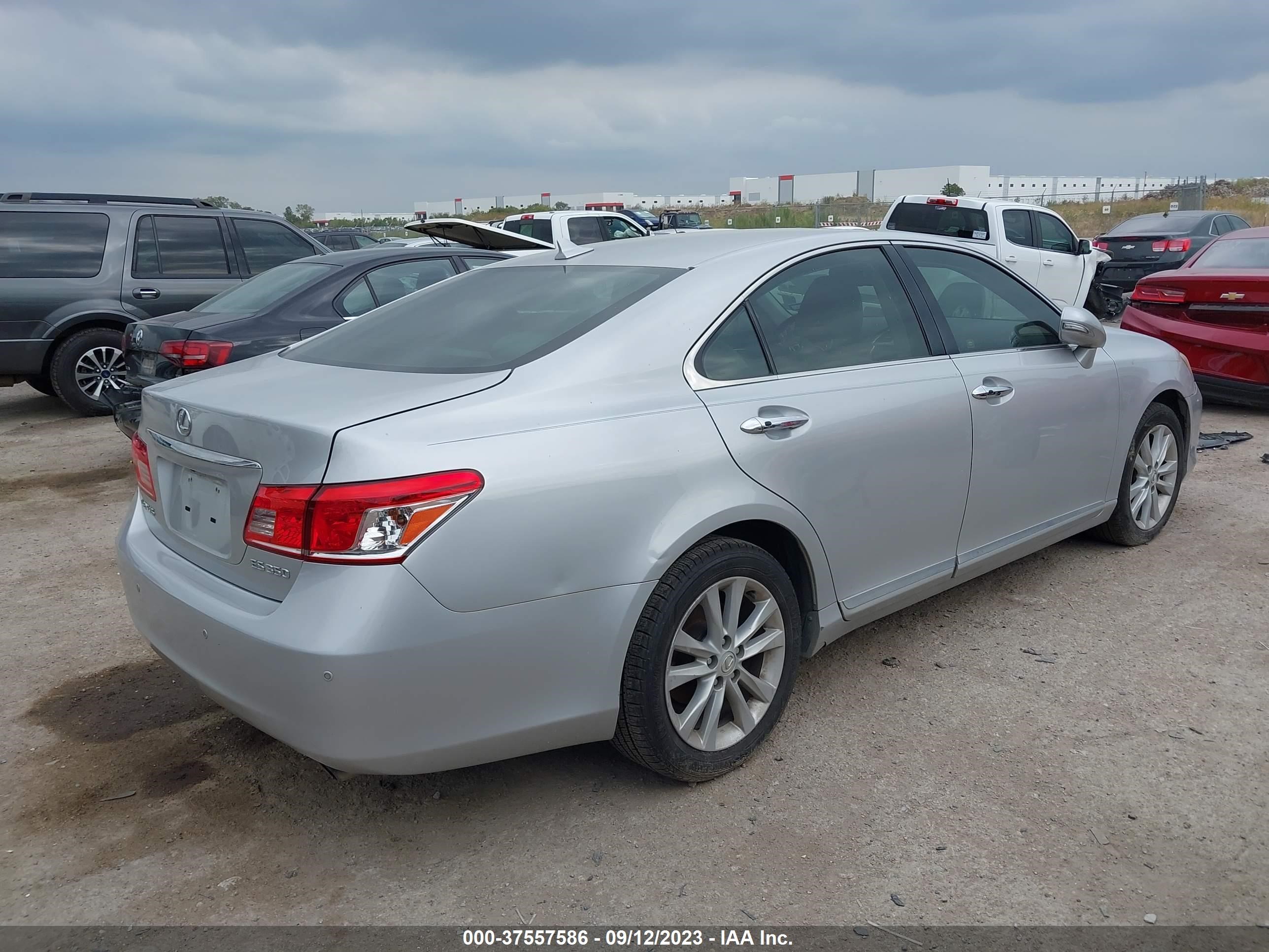 Photo 3 VIN: JTHBK1EG8A2373239 - LEXUS ES 