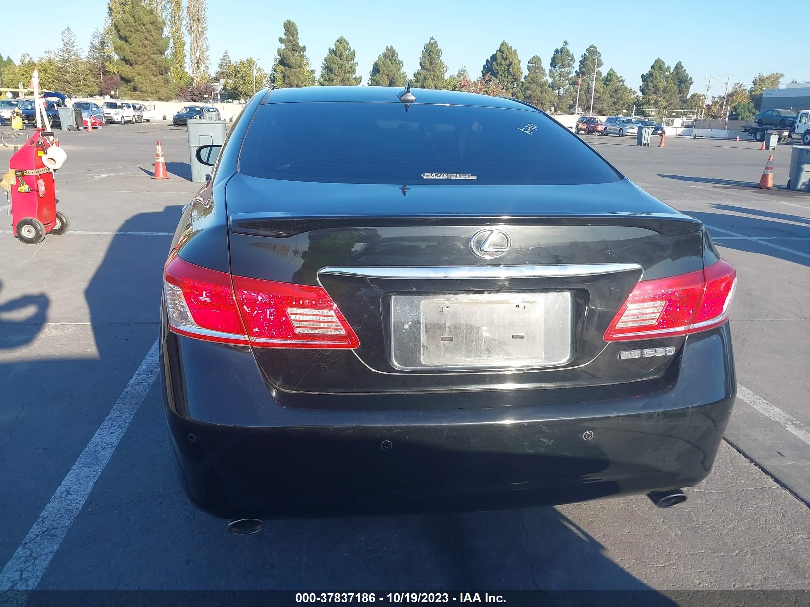 Photo 15 VIN: JTHBK1EG8B2460978 - LEXUS ES 