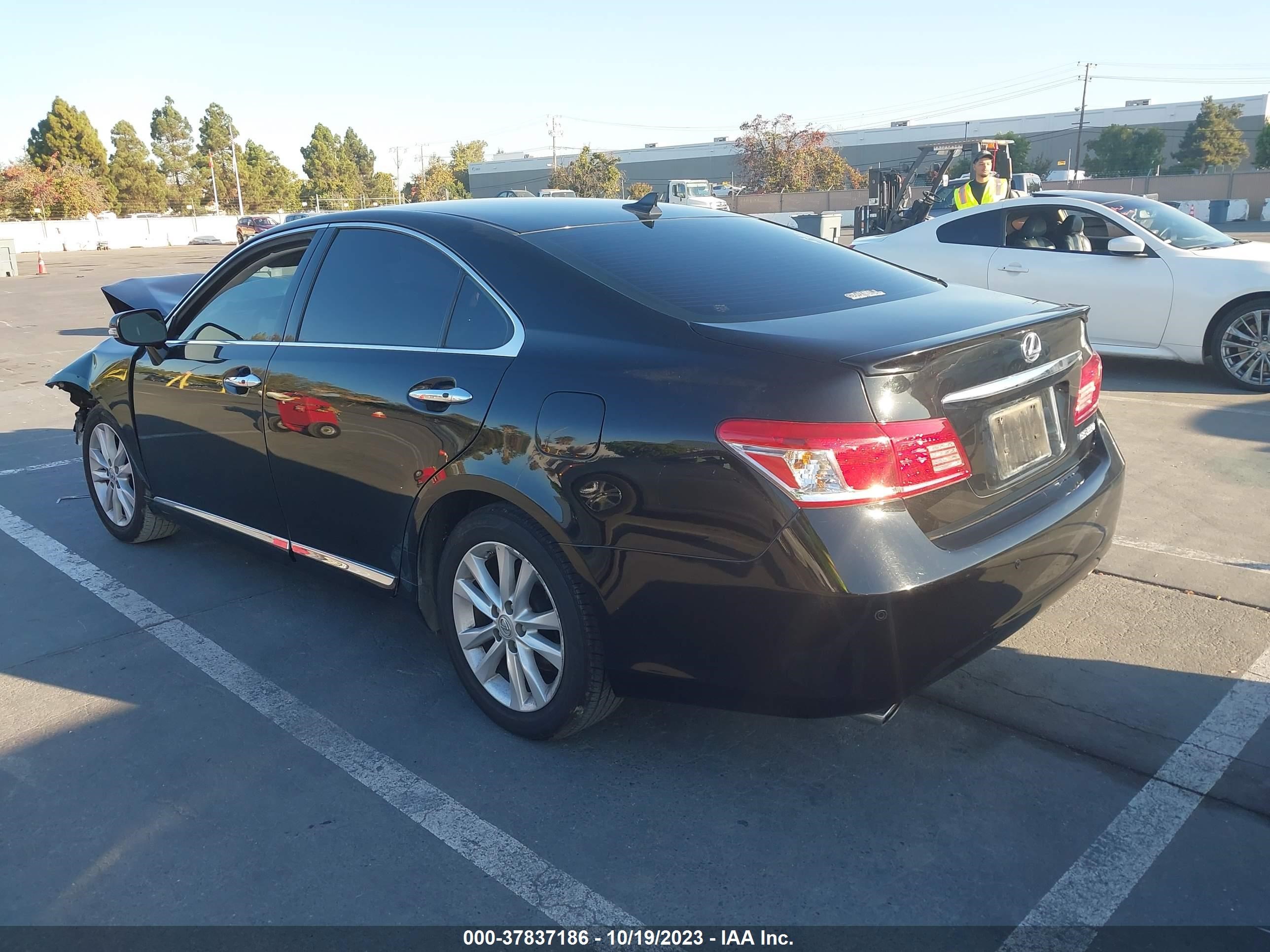 Photo 2 VIN: JTHBK1EG8B2460978 - LEXUS ES 