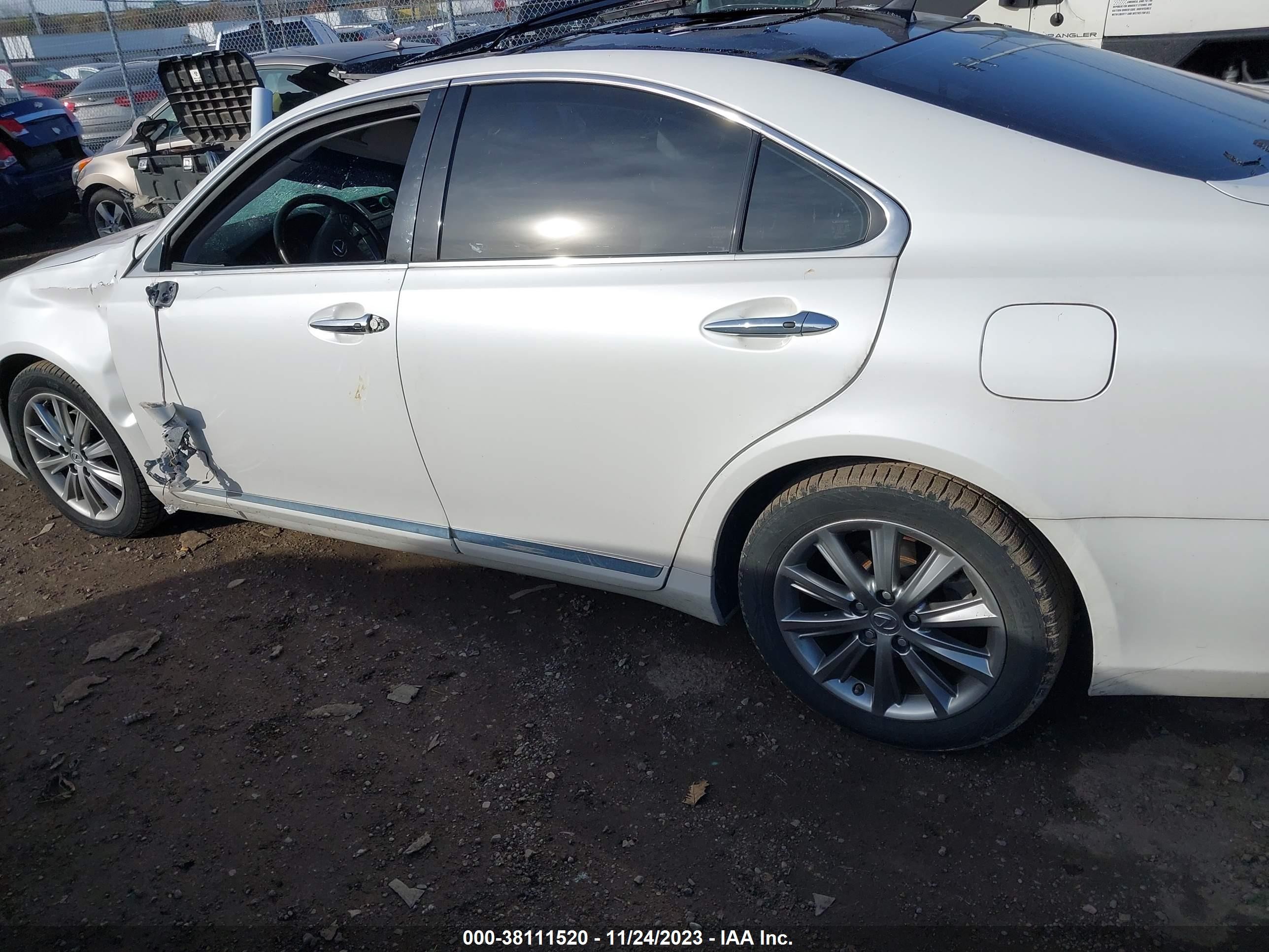 Photo 13 VIN: JTHBK1EGXA2352179 - LEXUS ES 