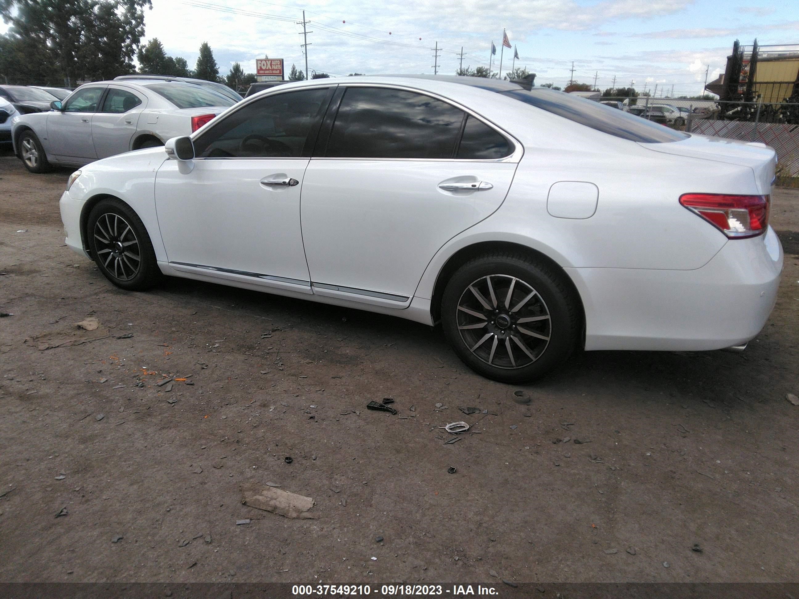 Photo 2 VIN: JTHBK1EGXB2472615 - LEXUS ES 