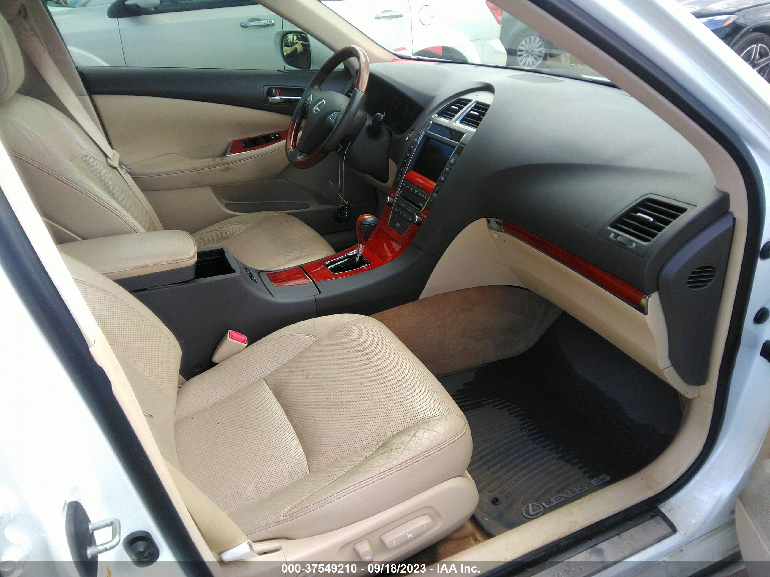 Photo 4 VIN: JTHBK1EGXB2472615 - LEXUS ES 