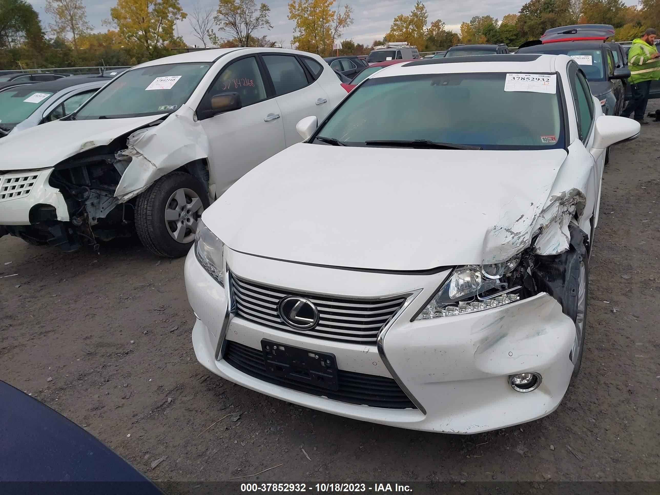 Photo 10 VIN: JTHBK1GG0E2093138 - LEXUS ES 