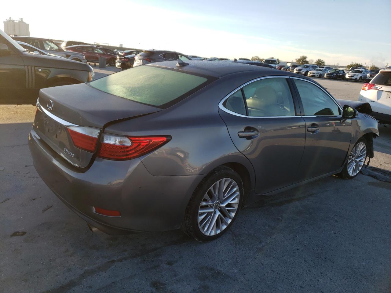 Photo 2 VIN: JTHBK1GG1D2052595 - LEXUS ES 