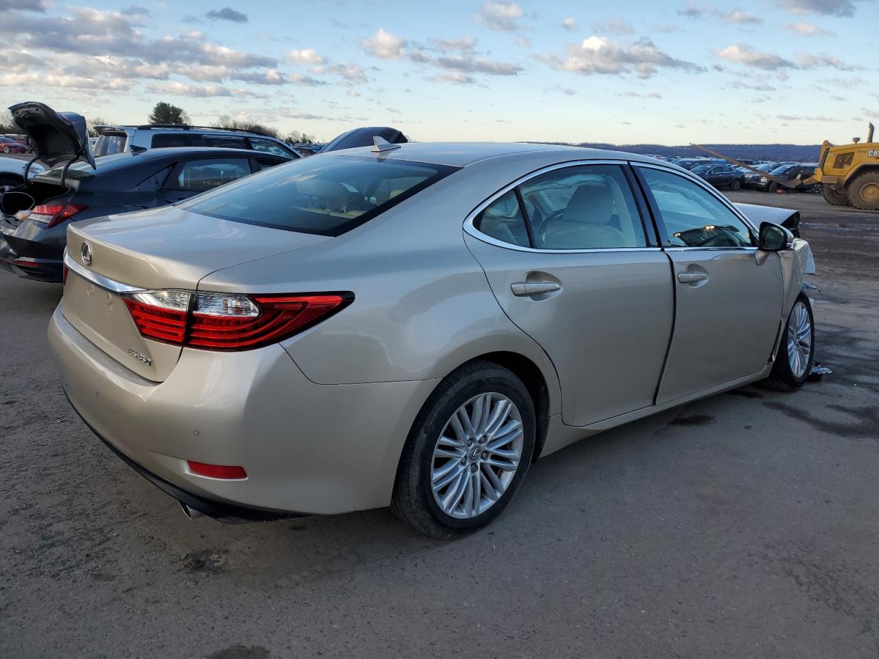 Photo 2 VIN: JTHBK1GG1D2071891 - LEXUS ES 