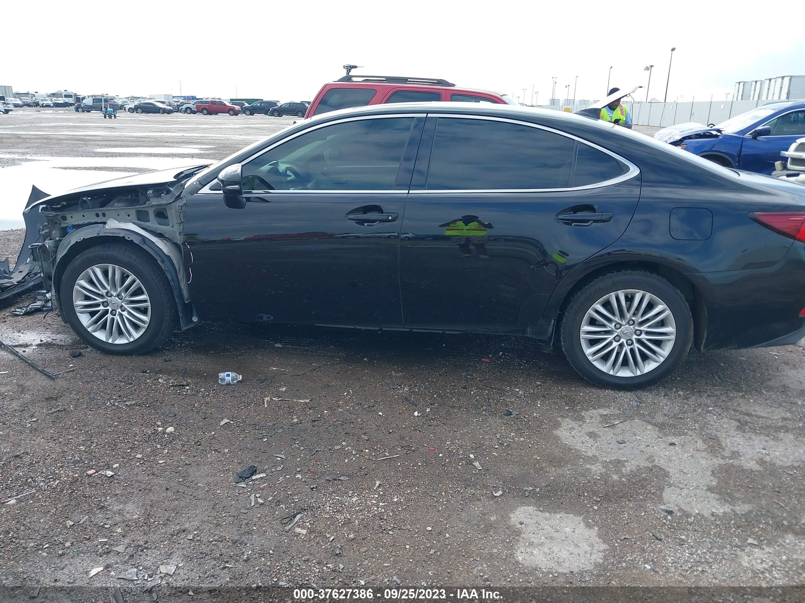 Photo 14 VIN: JTHBK1GG1G2226461 - LEXUS ES 