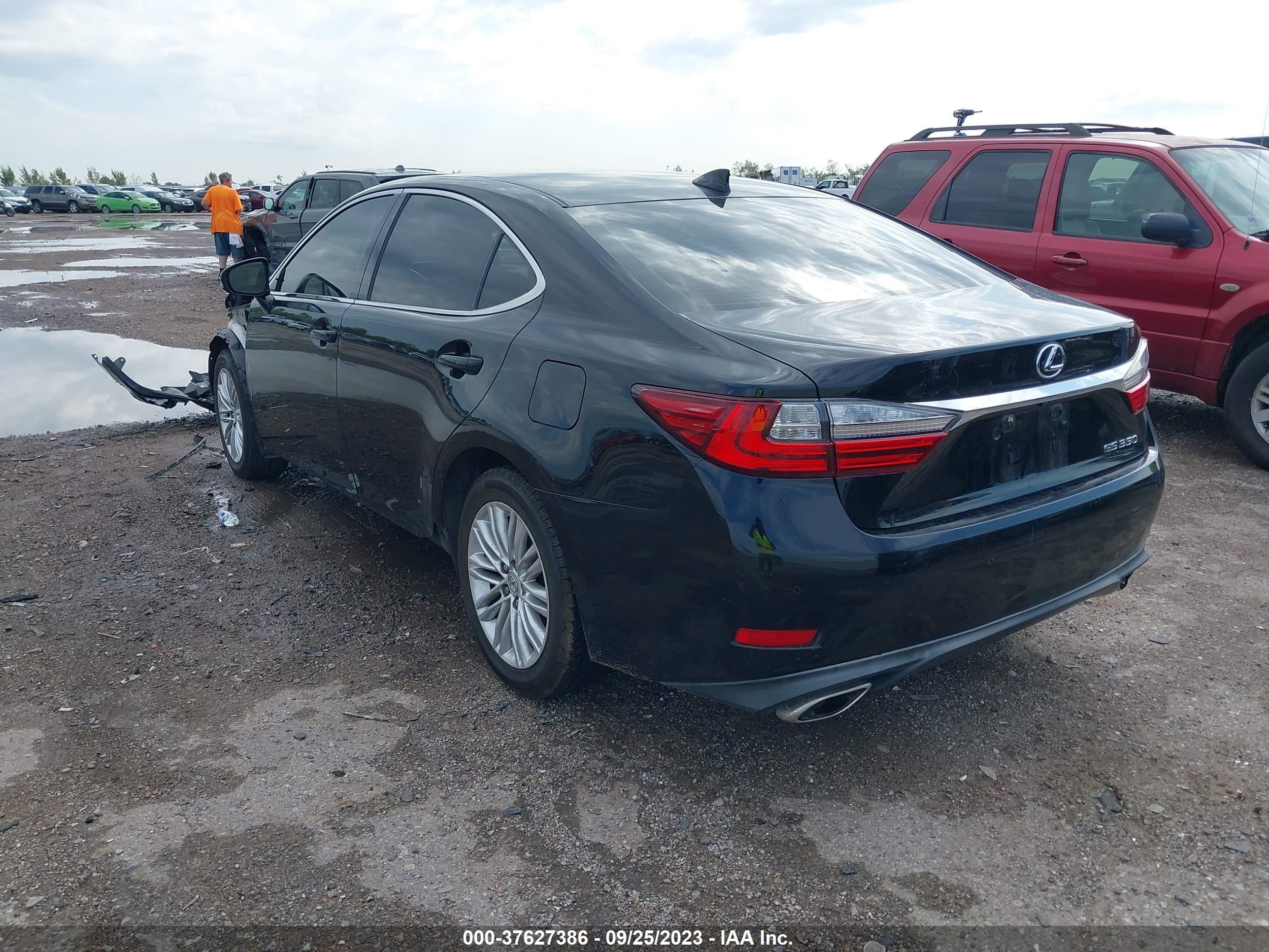 Photo 2 VIN: JTHBK1GG1G2226461 - LEXUS ES 