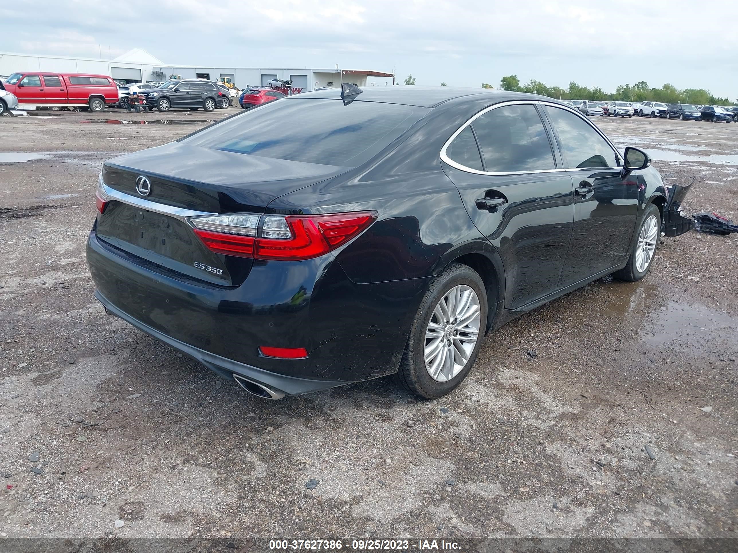 Photo 3 VIN: JTHBK1GG1G2226461 - LEXUS ES 