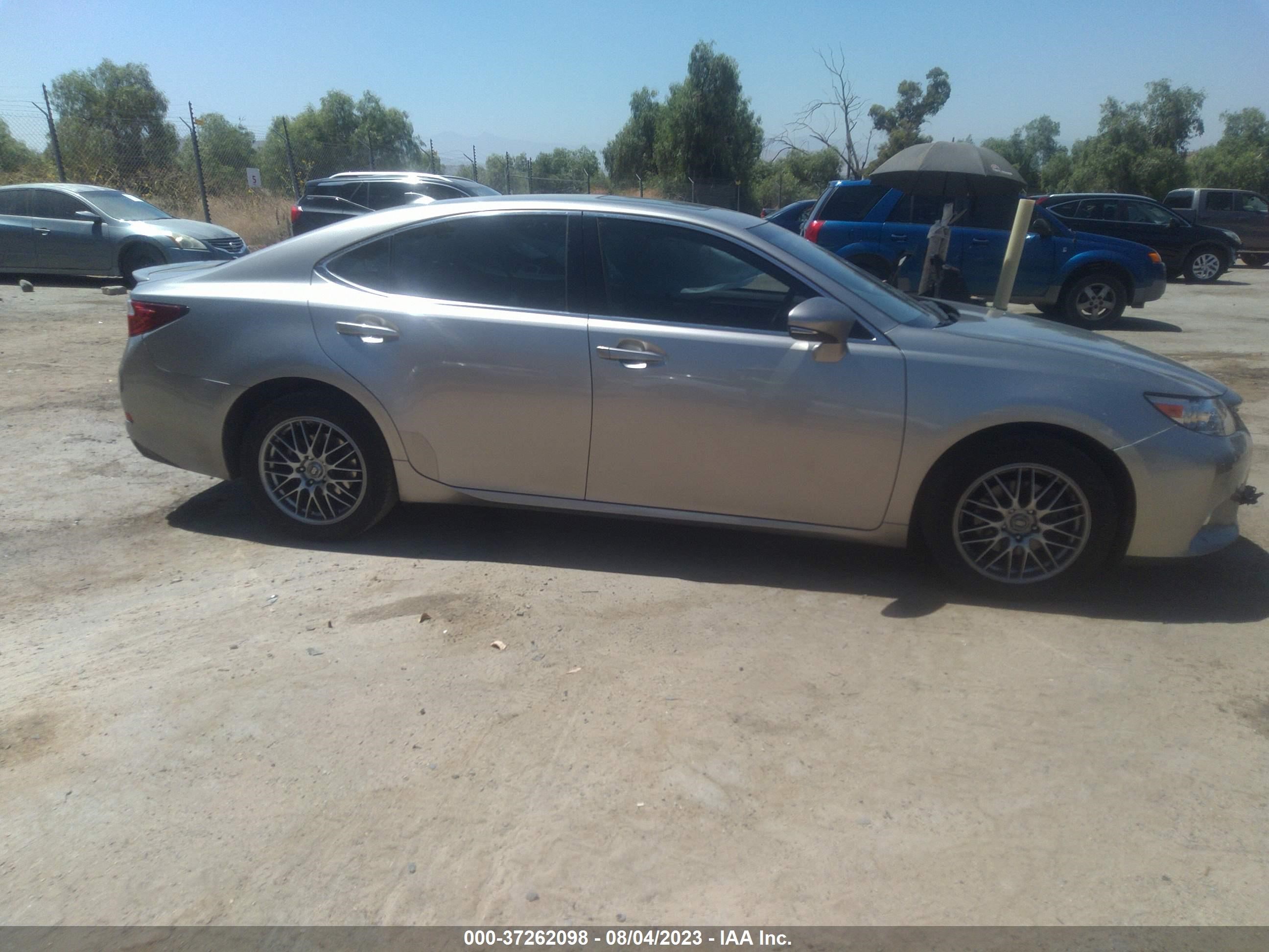 Photo 12 VIN: JTHBK1GG2F2159528 - LEXUS ES 