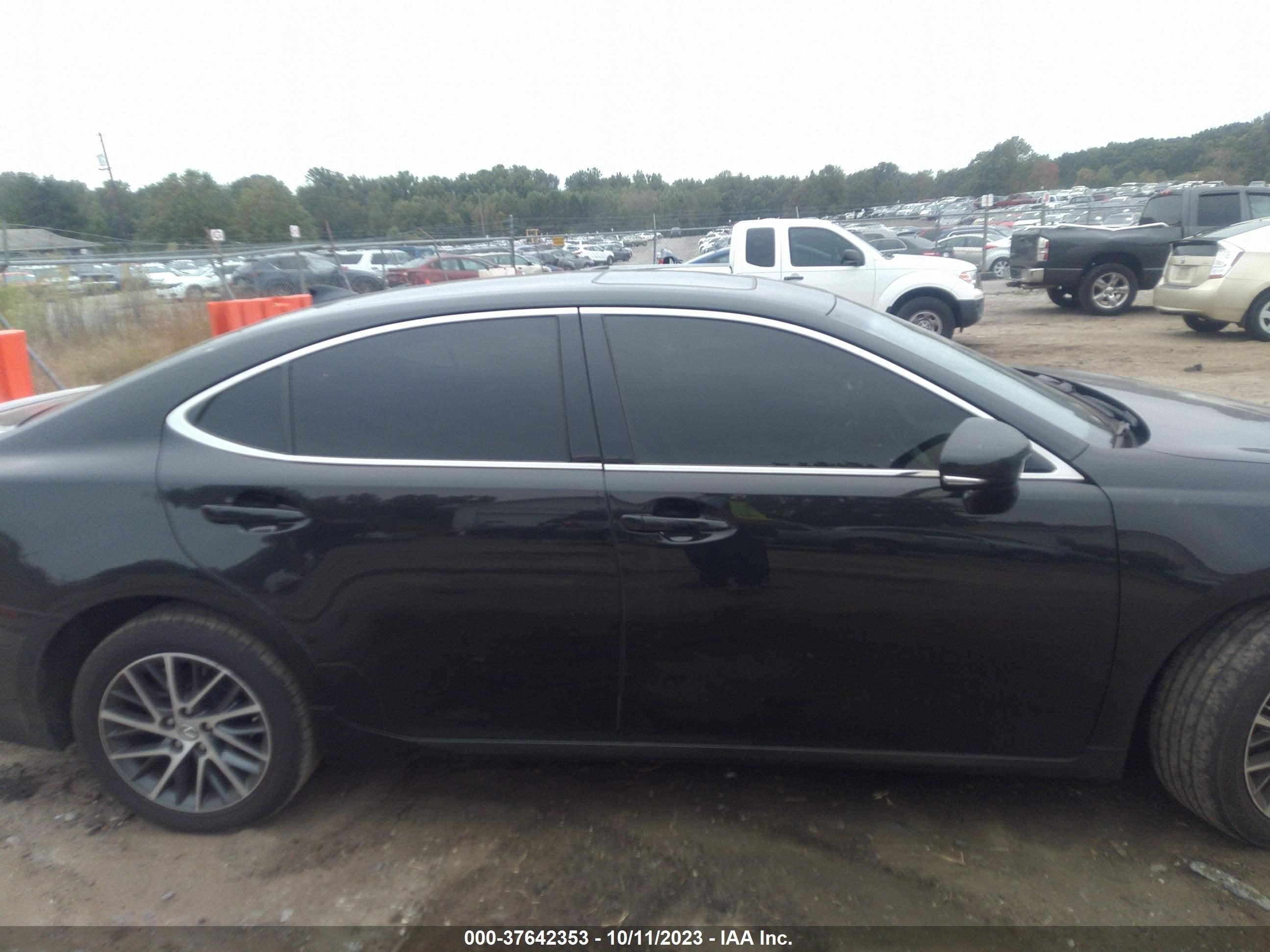 Photo 12 VIN: JTHBK1GG2G2228378 - LEXUS ES 