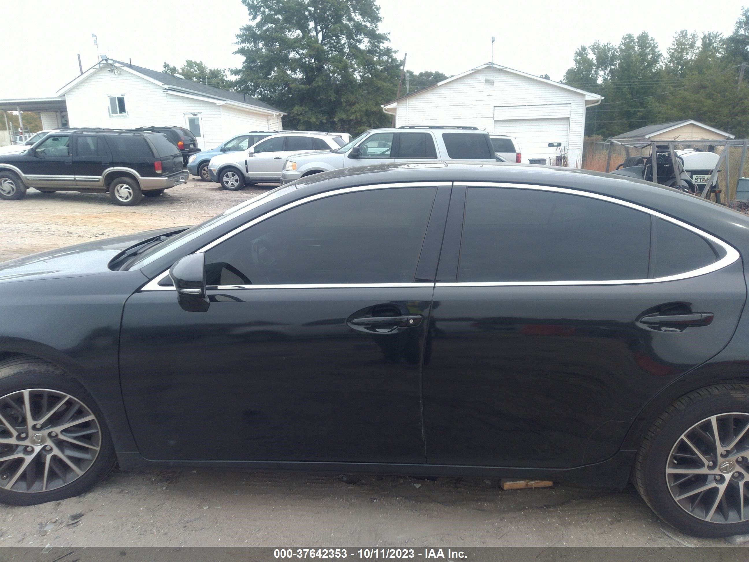 Photo 13 VIN: JTHBK1GG2G2228378 - LEXUS ES 