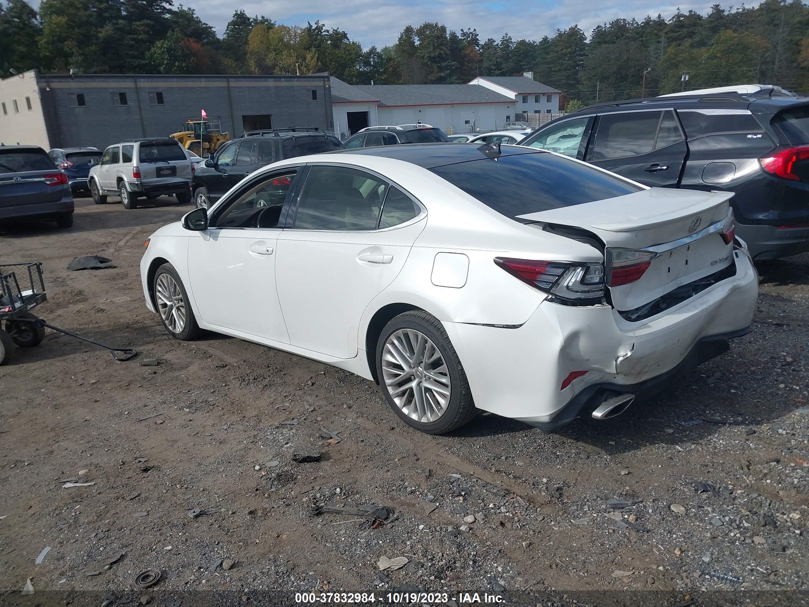 Photo 2 VIN: JTHBK1GG2G2234522 - LEXUS ES 